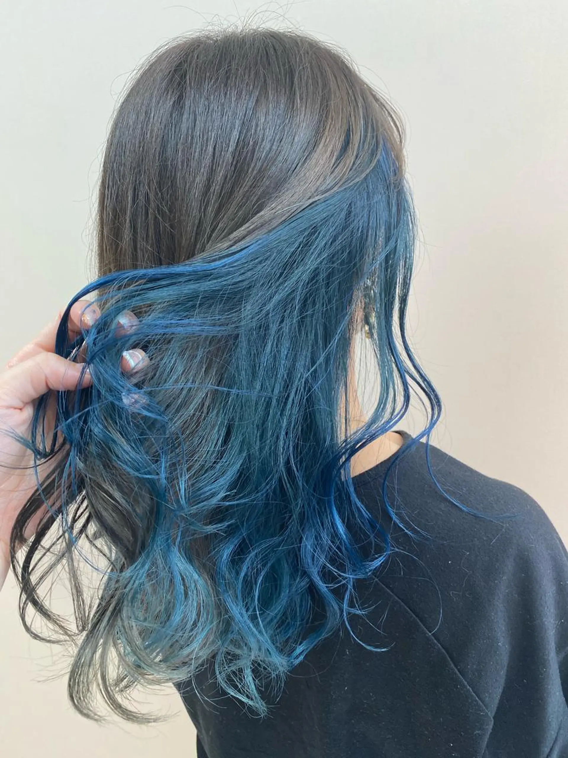 ロング カラー ブルーカラー イルミナカラー ベージュ/インナー カラー🤍Rieのヘアスタイル