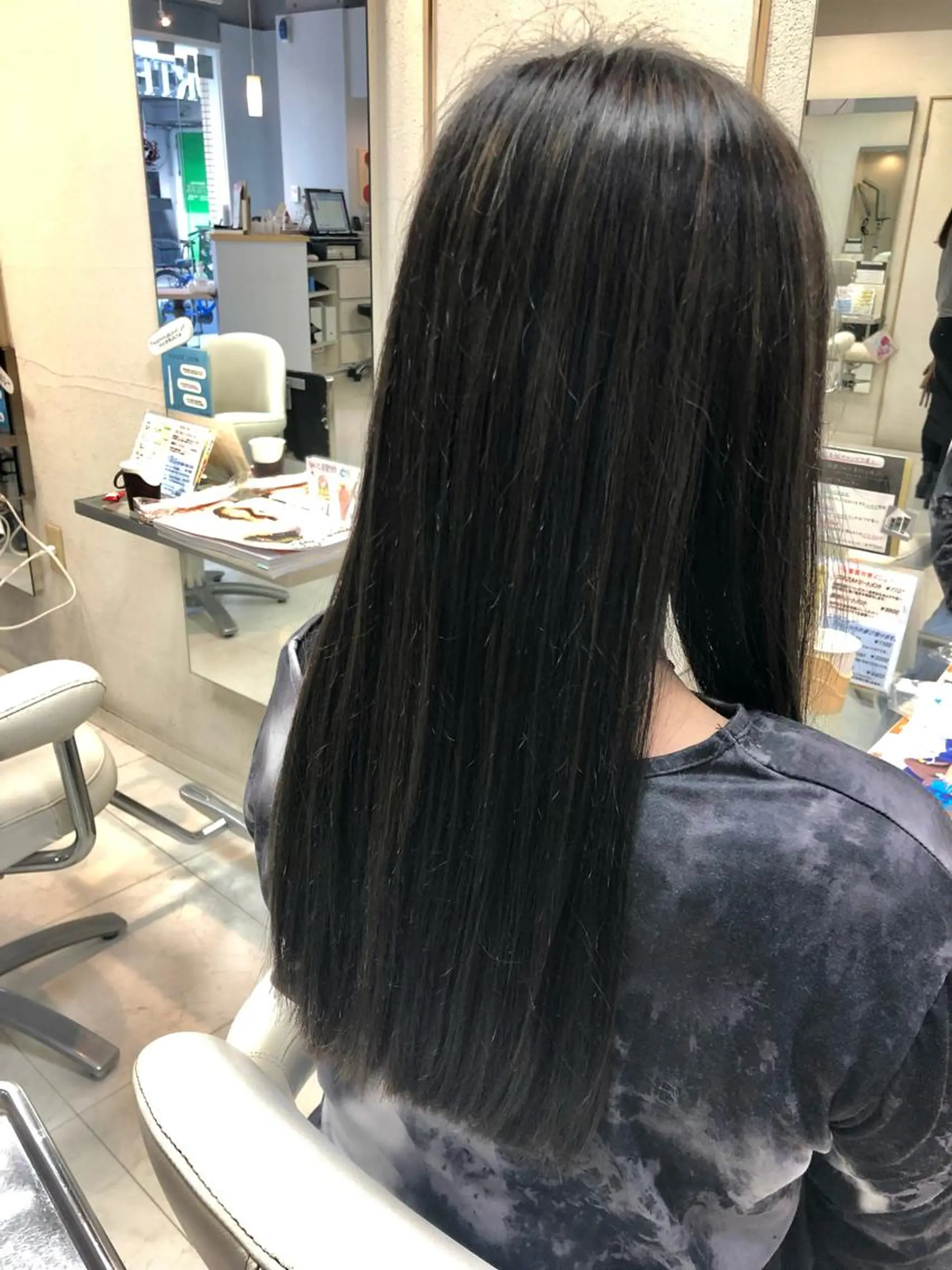 ロング ハイライト ヘアカラー トリートメント 阿部 美咲のヘアスタイル