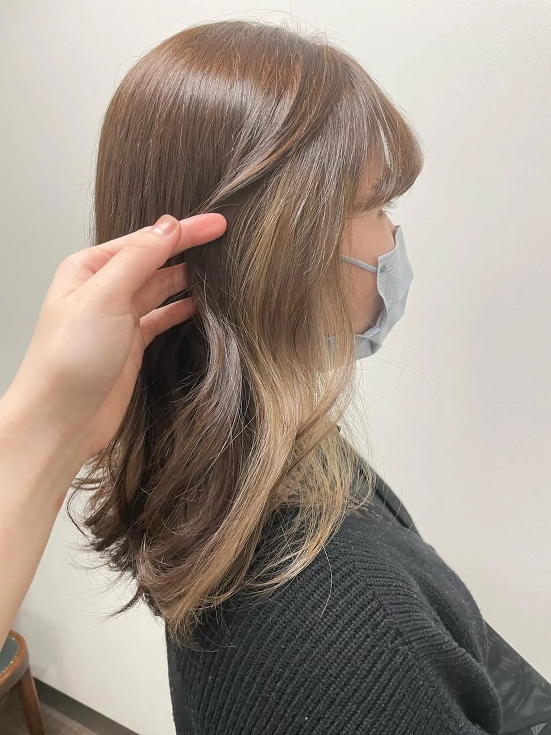 セミロング カラー イヤリングカラー スタイリスト /YUNAのヘアスタイル