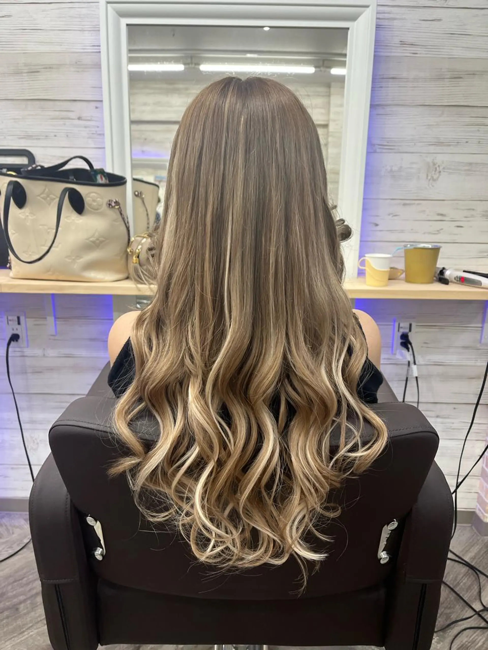 セミロング カラー ヘアアレンジ ショートボブ 編み込みエクステ シールエクステ セミロングパーマ バレイヤージュ LAVENDIA Azabu所属・LAVENDIA 初音のヘアスタイル