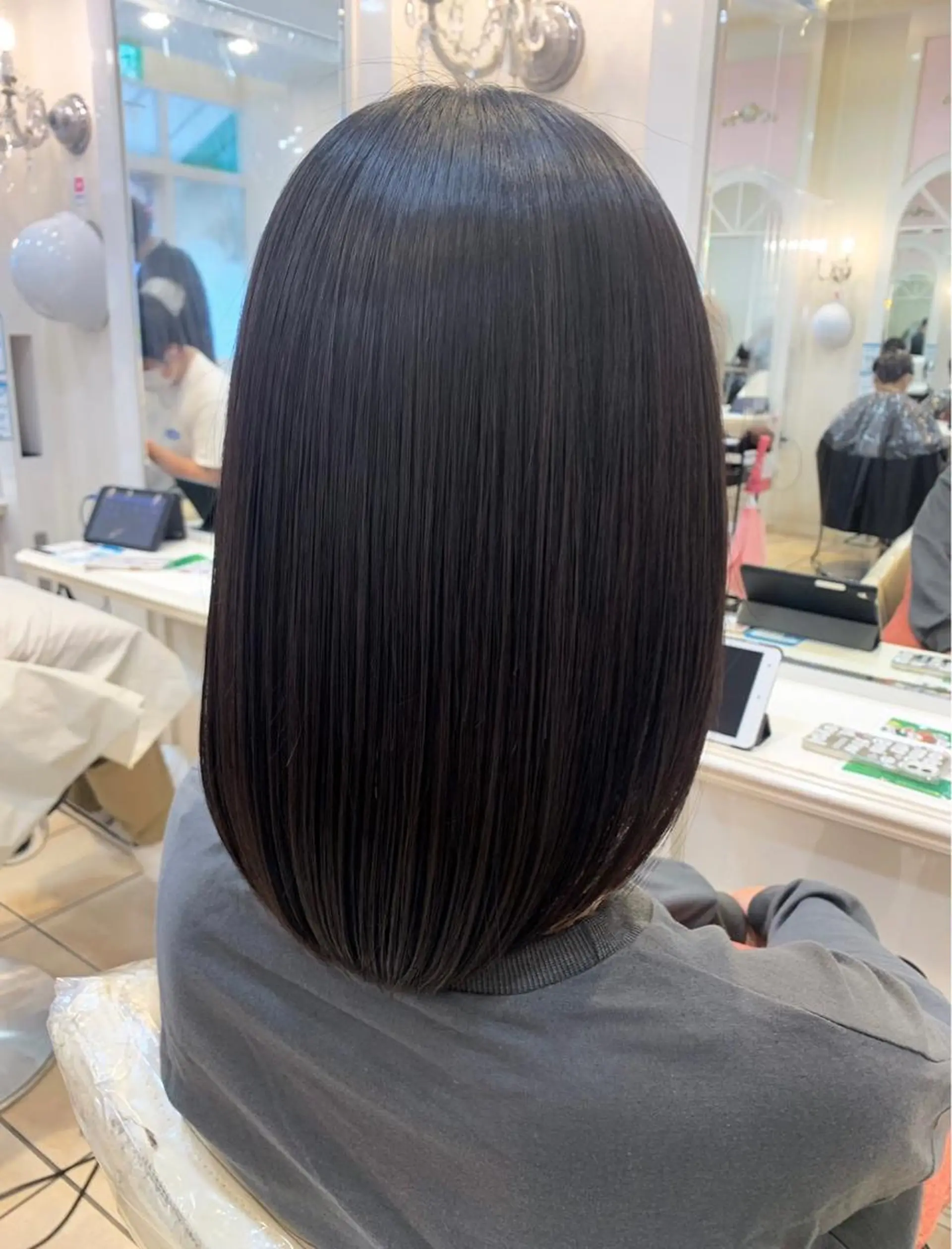 セミロング 岩本 菖のヘアスタイル