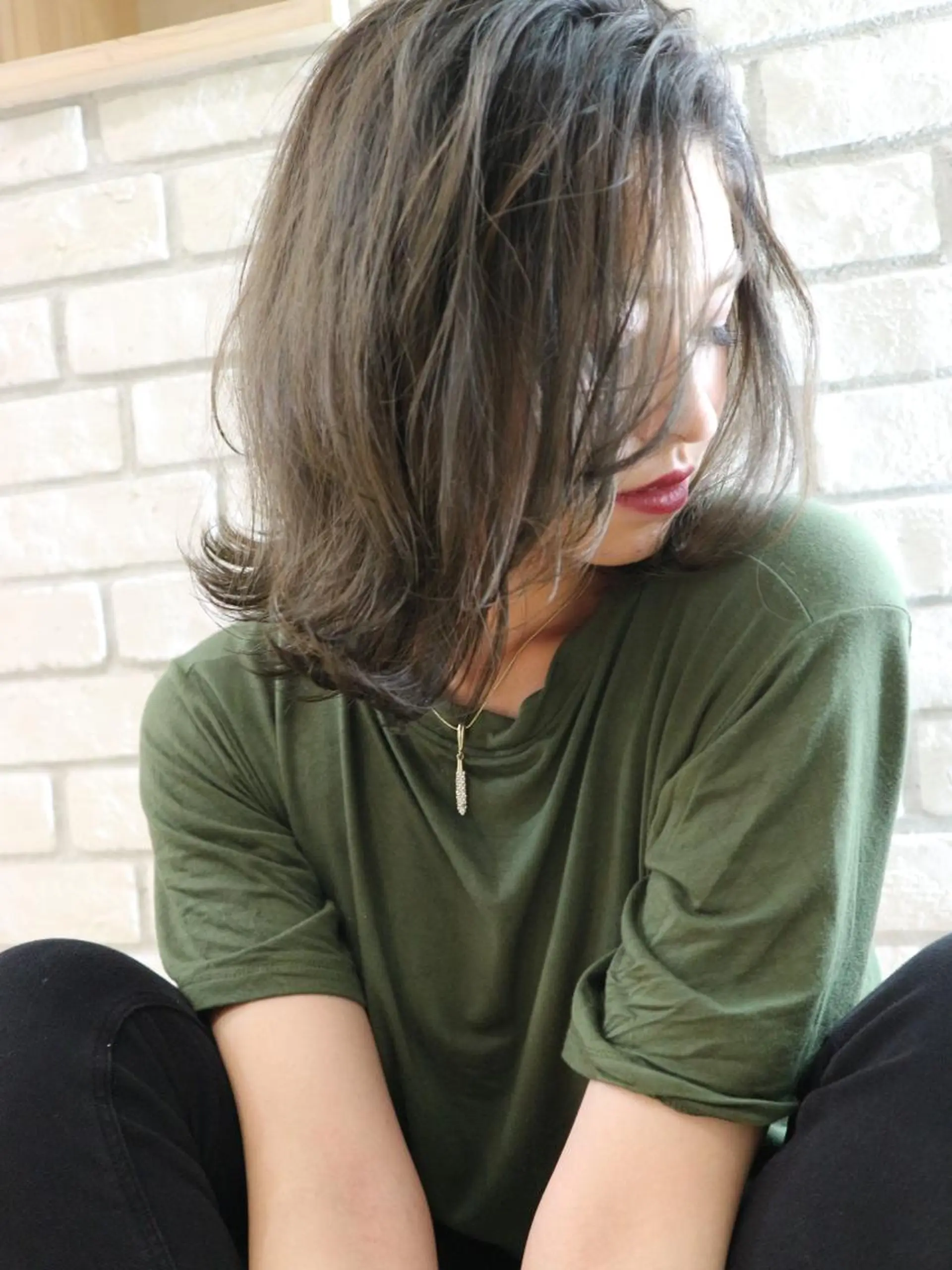 ミディアム カラー アッシュ アッシュグレー ブリーチ イルミナカラー ブリーチなしカラー 東風上 亮介のヘアスタイル