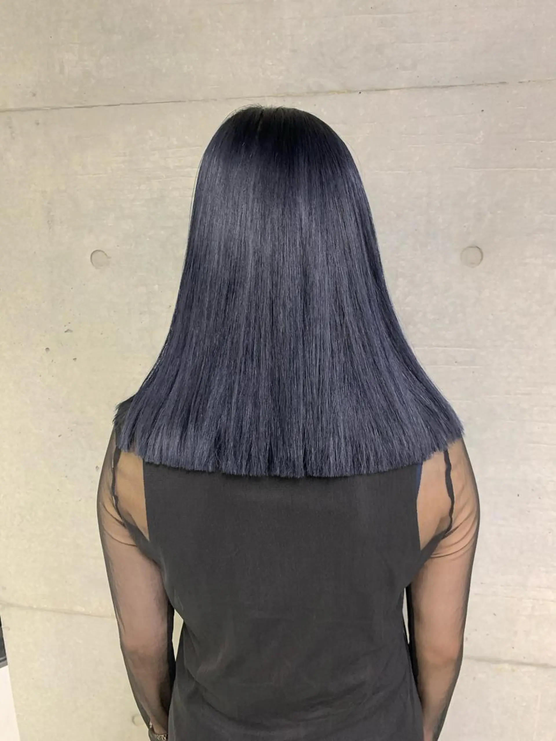 セミロング カラー メンズ 黒髪 ネイビーカラー ヘアカラー トリートメント THE./ブリーチ 透感カラー/髪質改善のヘアスタイル