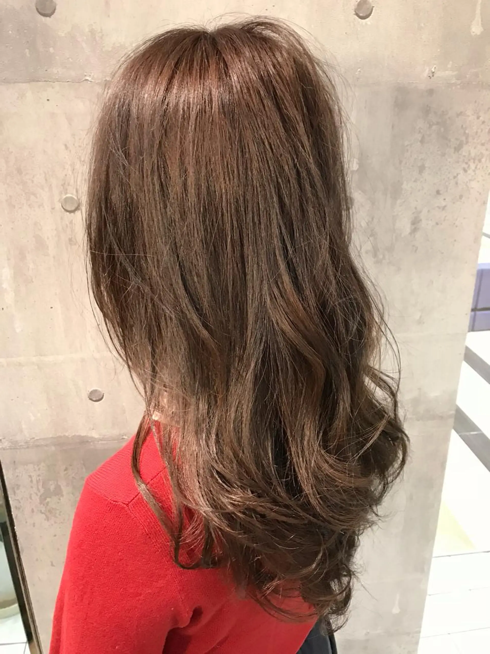 ミディアム カラー グレージュ カット ヘアカラー トリートメント 髪質改善ｶﾗｰ ｹｱﾌﾞﾘｰﾁ/ﾀﾑのヘアスタイル