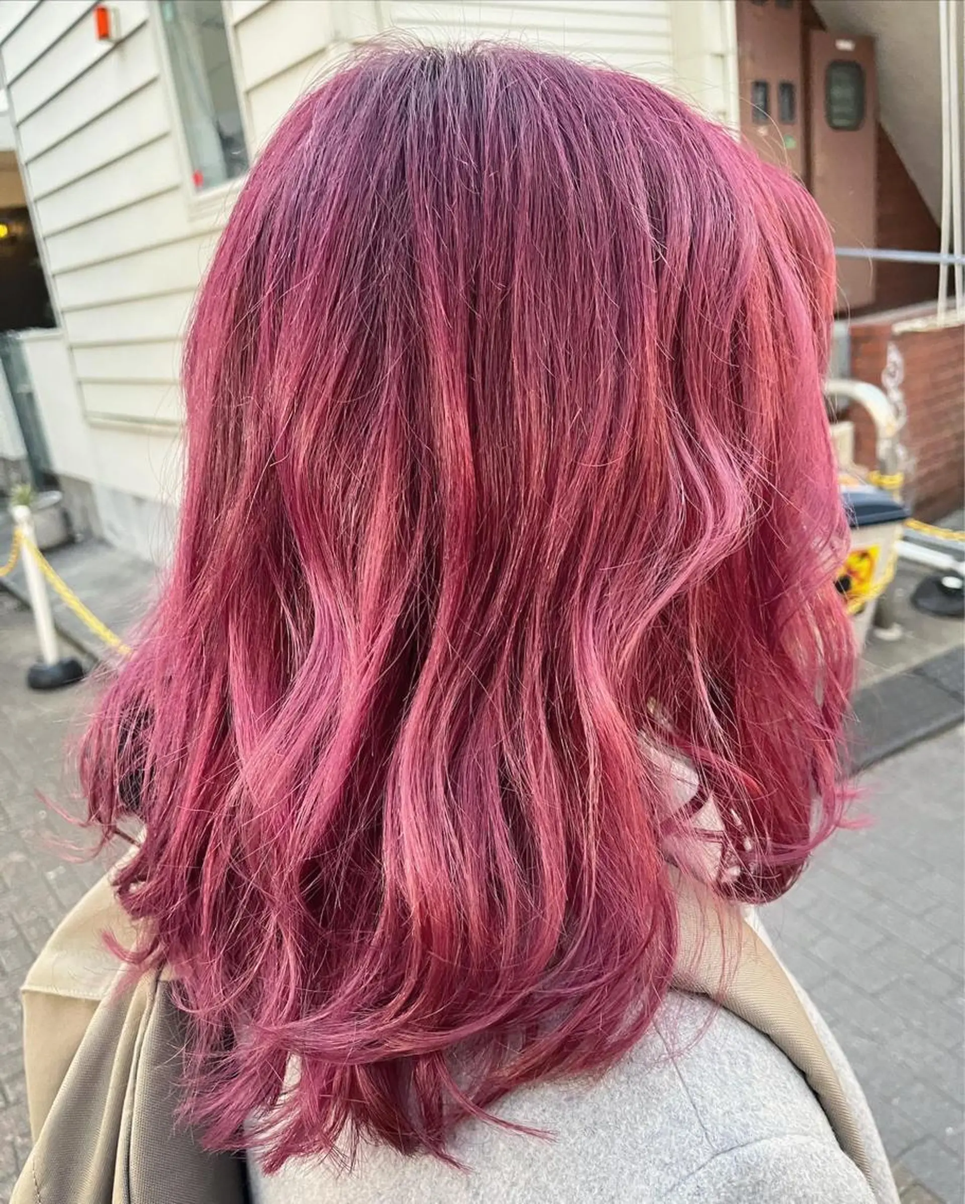 ミディアム カラー アッシュ バレイヤージュ ミストバング ベージュカラー ブリーチ カット ヘアカラー トリートメント 原宿サロン代表 デザインカラー伊藤卓のヘアスタイル