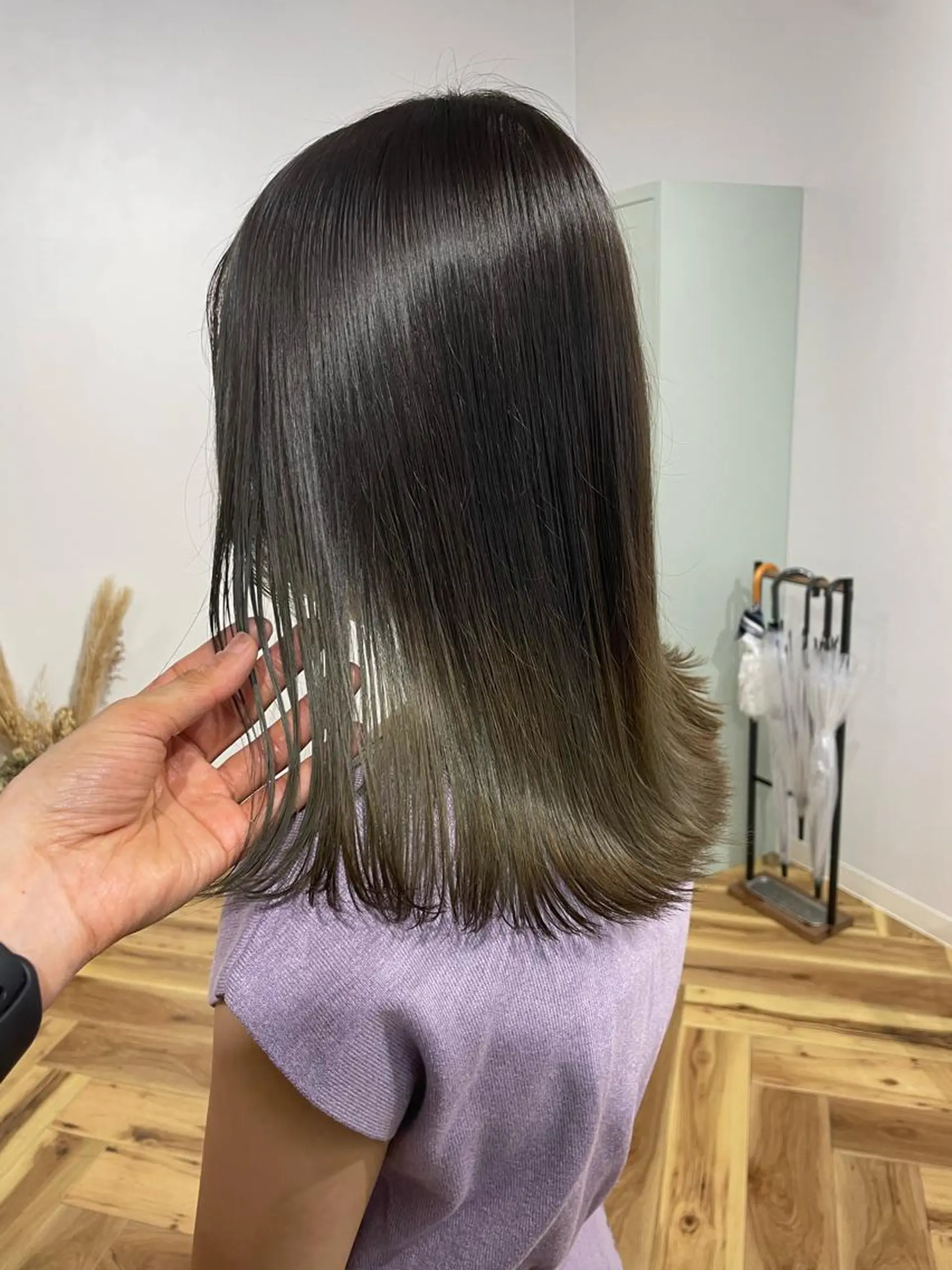 セミロング カラー グラデーションカラー グレージュ オリーブグレージュ オリーブグレー lani hair salon所属・SHOTO ハイトー ン/デザインカラーのヘアスタイル