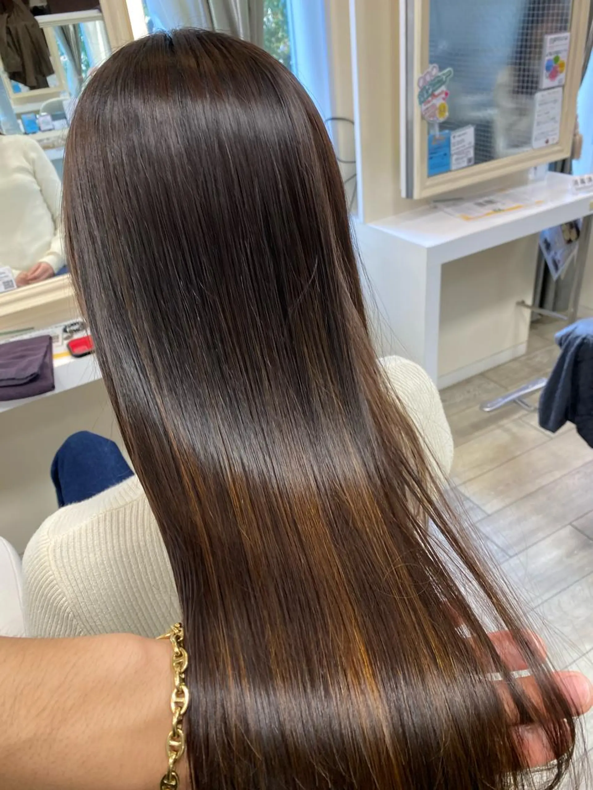 ロング パーマ 髪質改善 ストレートパーマ カット 縮毛矯正 トリートメント 市川 博紀 副店長のヘアスタイル