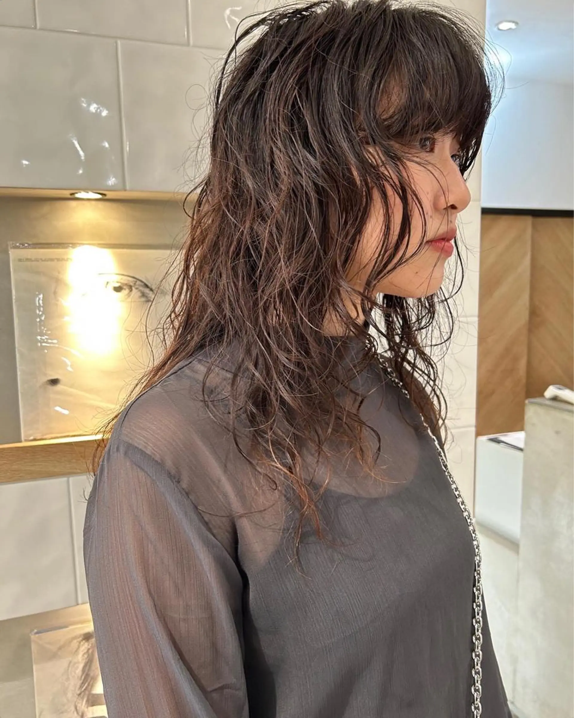 ロング パーマ レイヤーカット ウルフカット ウルフレイヤー カット パーマ トリートメント Loom.所属・村上雅人 ナチュラルモードのヘアスタイル