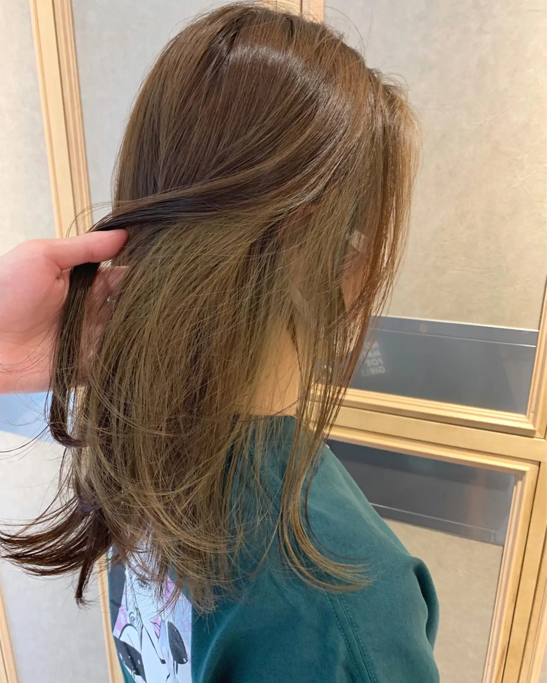 ミディアム カラー ベージュカラー オリーブベージュ TENELE所属・チバ タクミのヘアスタイル