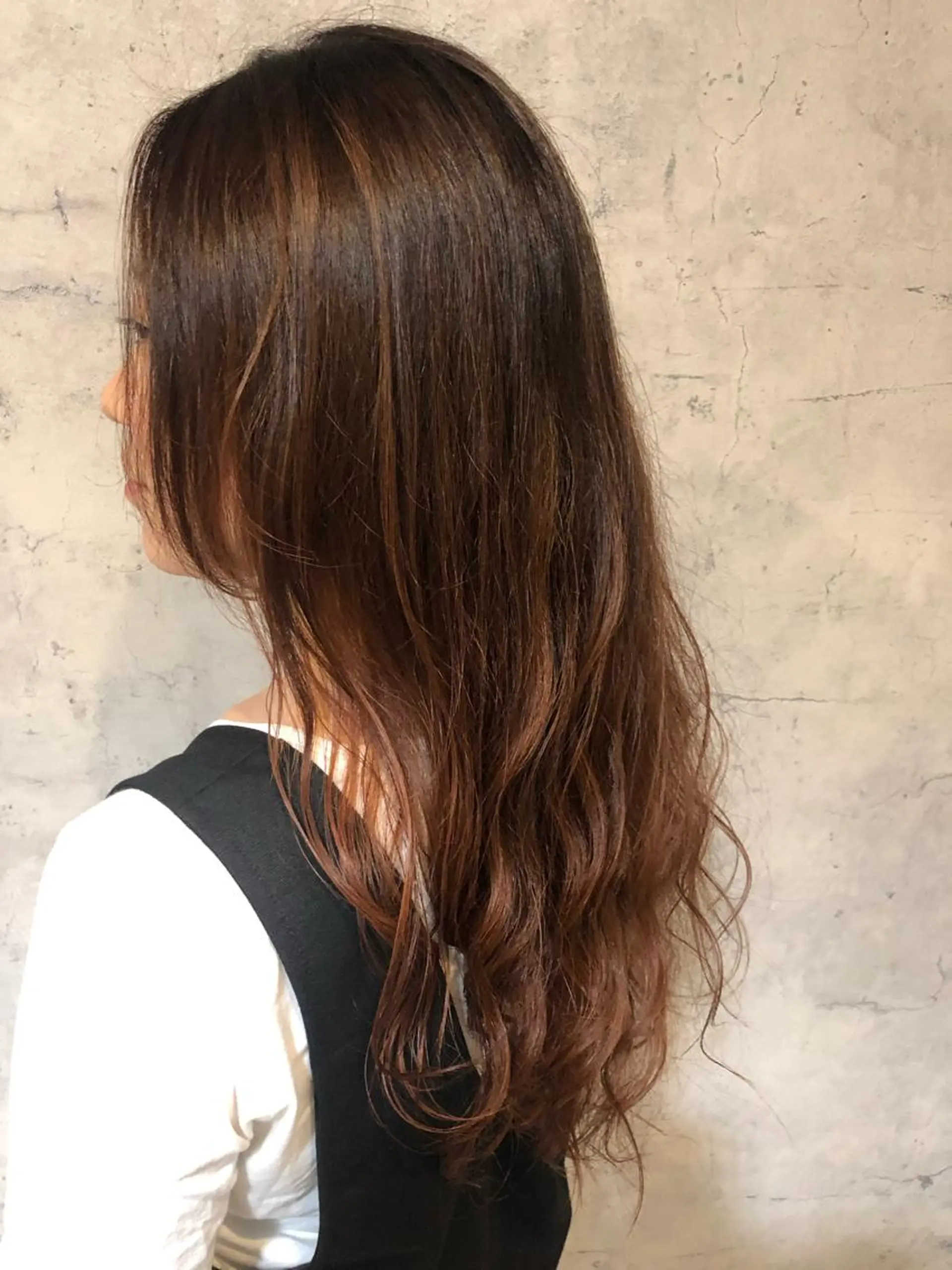 セミロング カラー 髪質改善&ブリーチ 伊勢 祐一郎のヘアスタイル