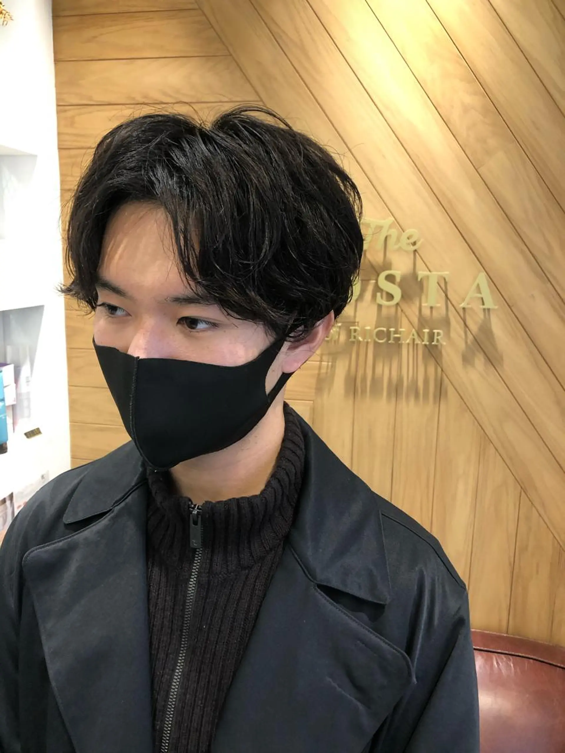 ショート パーマ メンズ 鈴村 大介のヘアスタイル