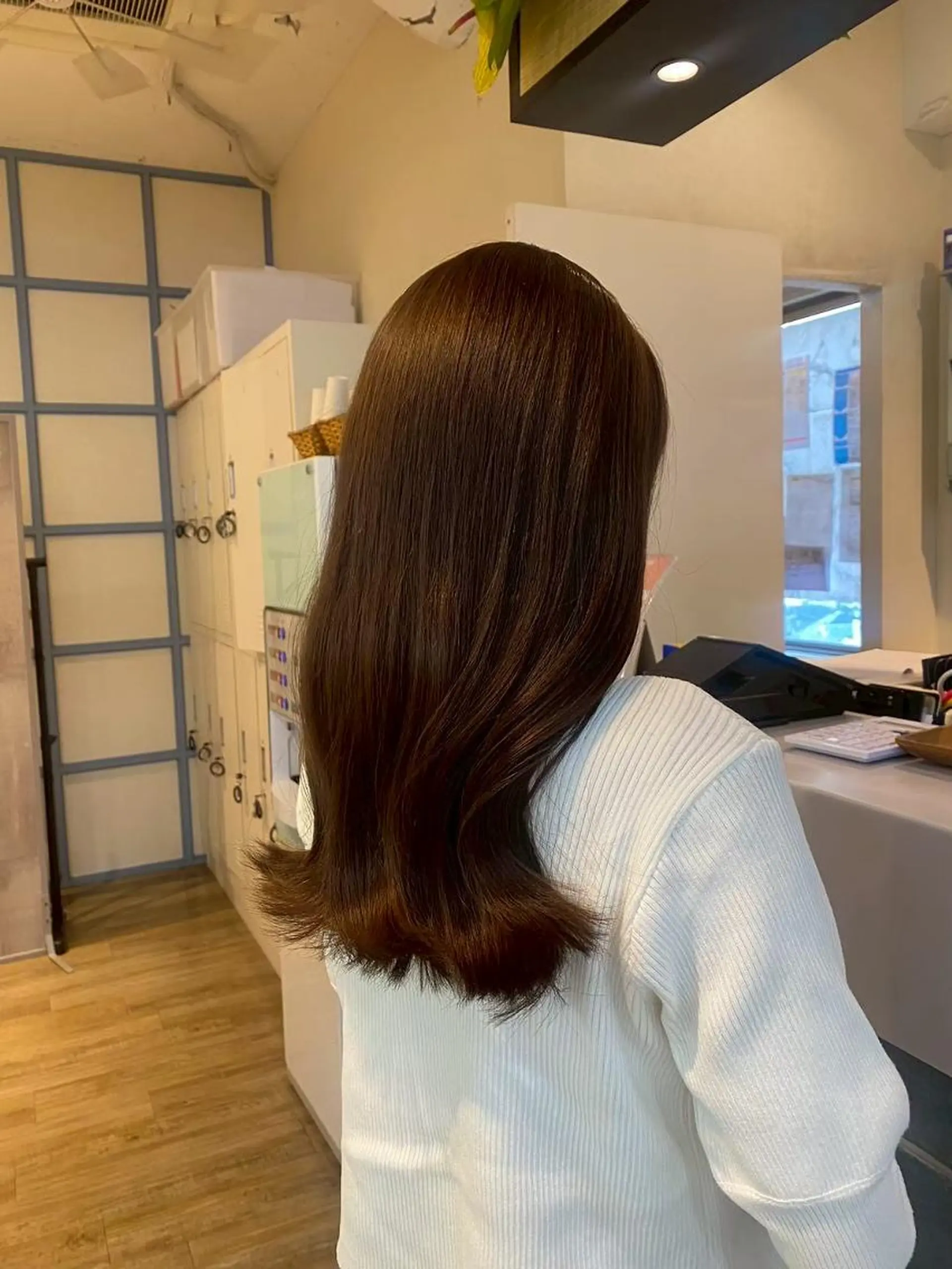 カラー ロング 切りっぱなしボブ ベージュカラー ショコラベージュ 透明感カラー グレージュ N° +aero 横浜のヘアスタイル