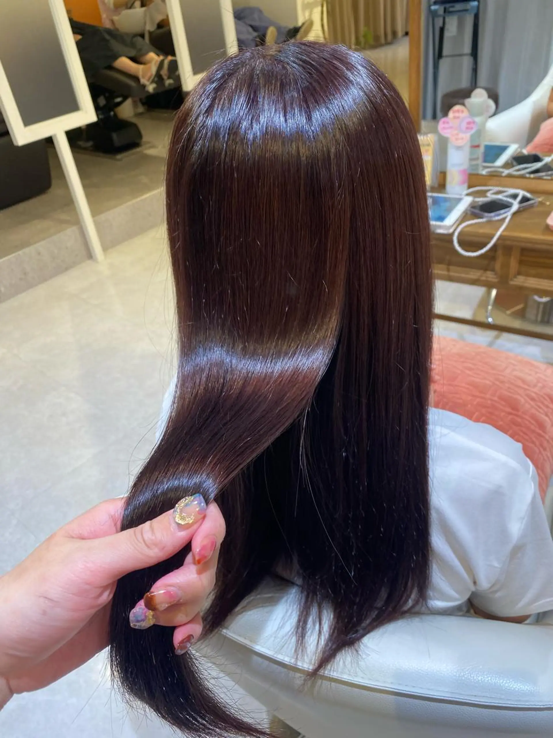 ロング ヘアカラー 梛木 唯のヘアスタイル