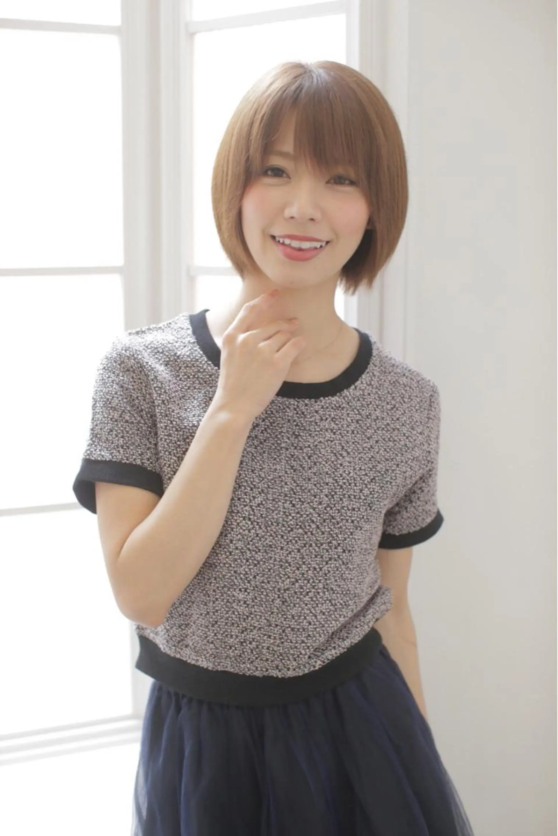 ショート カラー パーマ 黒髪 ボブ 斜めバング 似合わせカット ショートヘア エイト ウメダのヘアスタイル