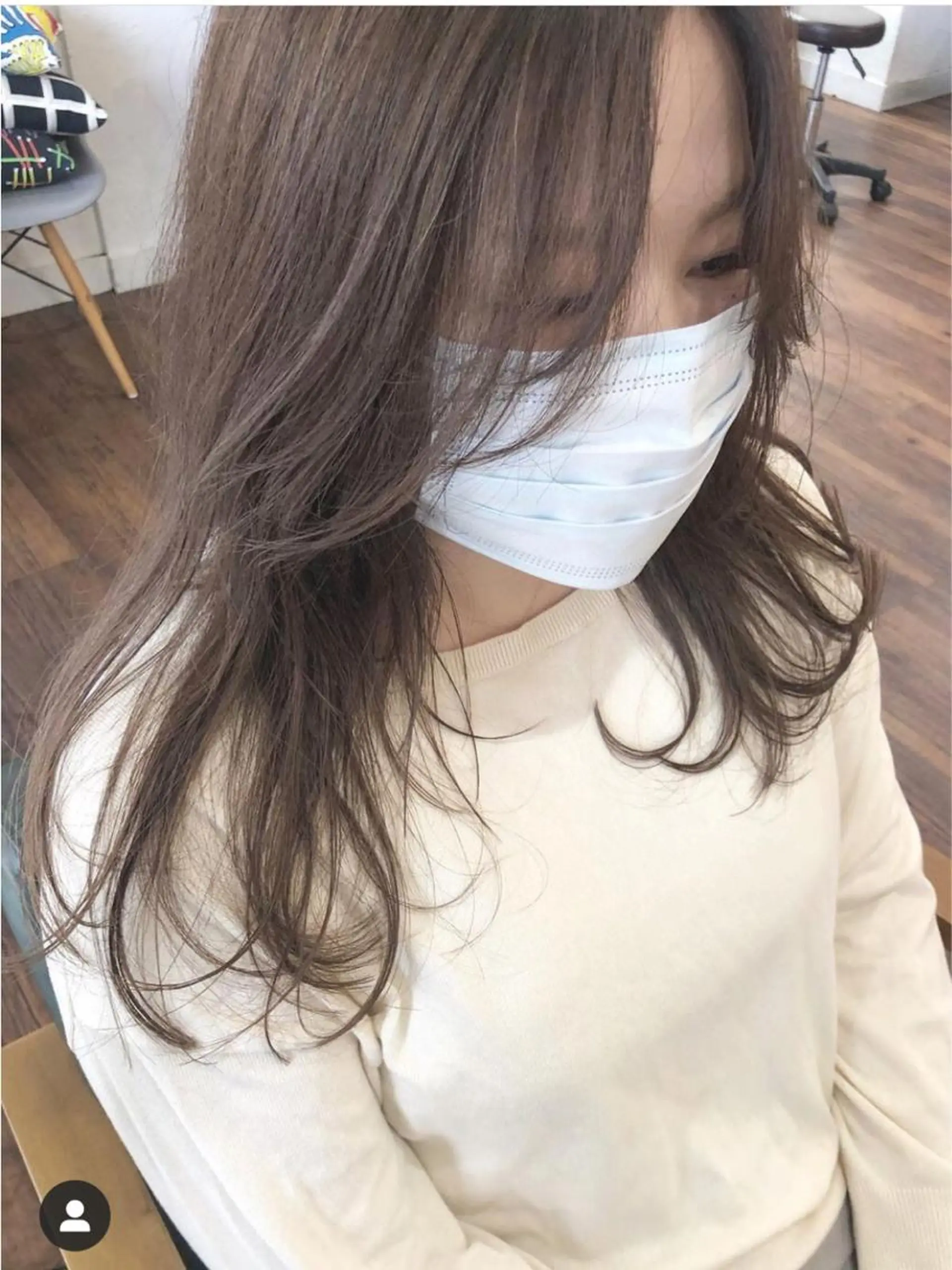 セミロング カラー グレージュ ハイライトカラー ラベンダーカラー ラベンダーグレージュ ラベンダーグレー ヘアカラー 江原 彩華のヘアスタイル