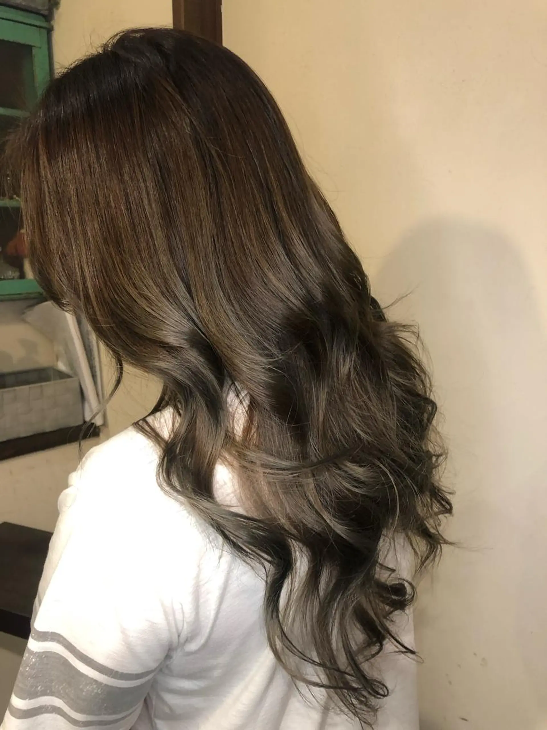 ロング カラー ヘアアレンジ グラデーションカラー グレージュ 刀根 亮馬のヘアスタイル