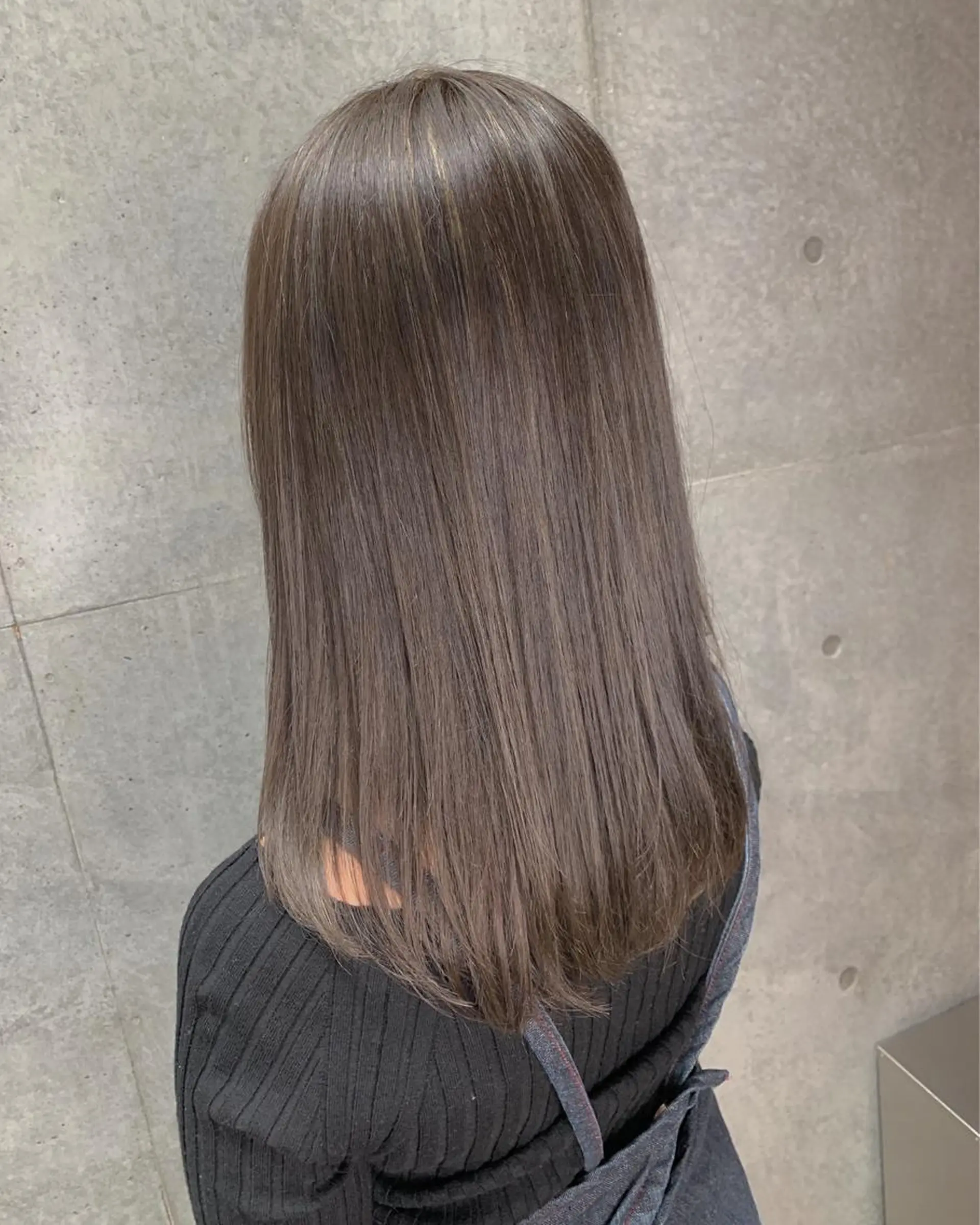 セミロング 外国人風カラー ハイライト 髪質改善 韓国風ヘア レイヤーカット ハリウッドブロウ LAID BACKの眉毛・アイブロウイメージ