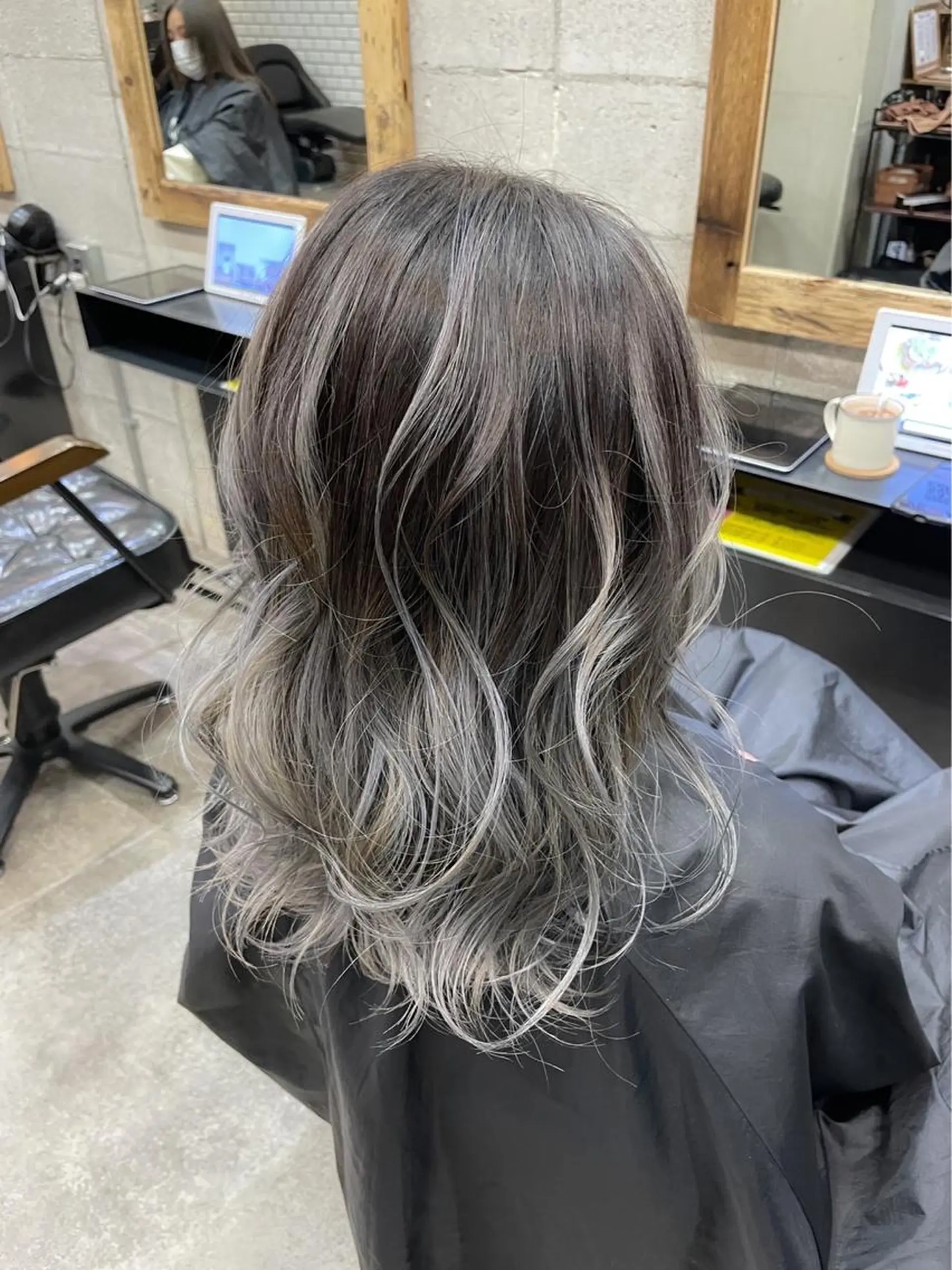 セミロング レイヤーカット 山影✨バレイヤージュ ハイライト✨メンズ◎のヘアスタイル