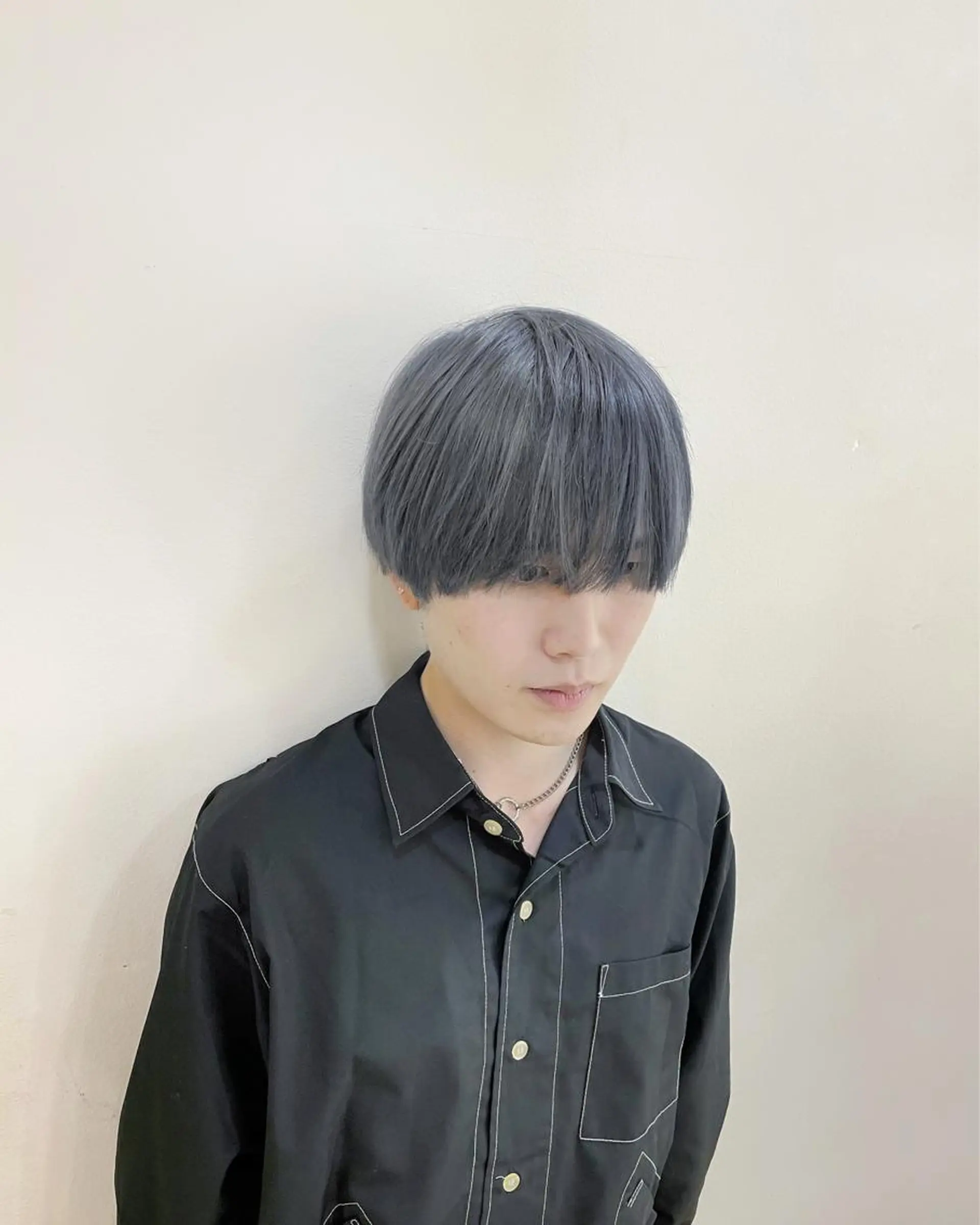 ショート カラー メンズ メンズブリーチ マッシュ アッシュ ブリーチ ブルーカラー デザインカラー/ 推しの配色 肥後のヘアスタイル