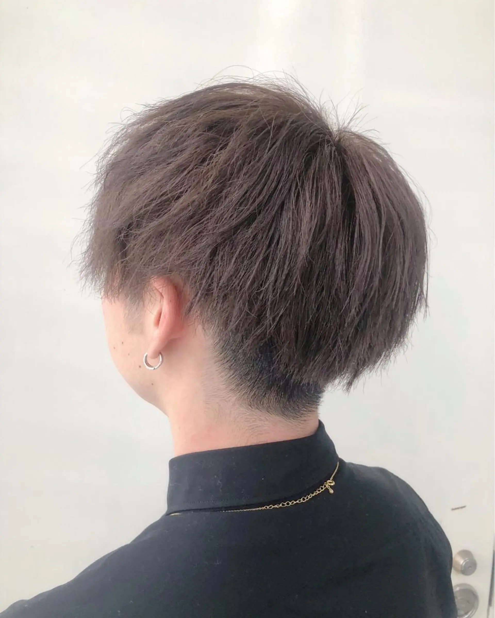 ショート カラー メンズ 韓国ヘア顔周りカット 艶髪ベージュtamaのヘアスタイル