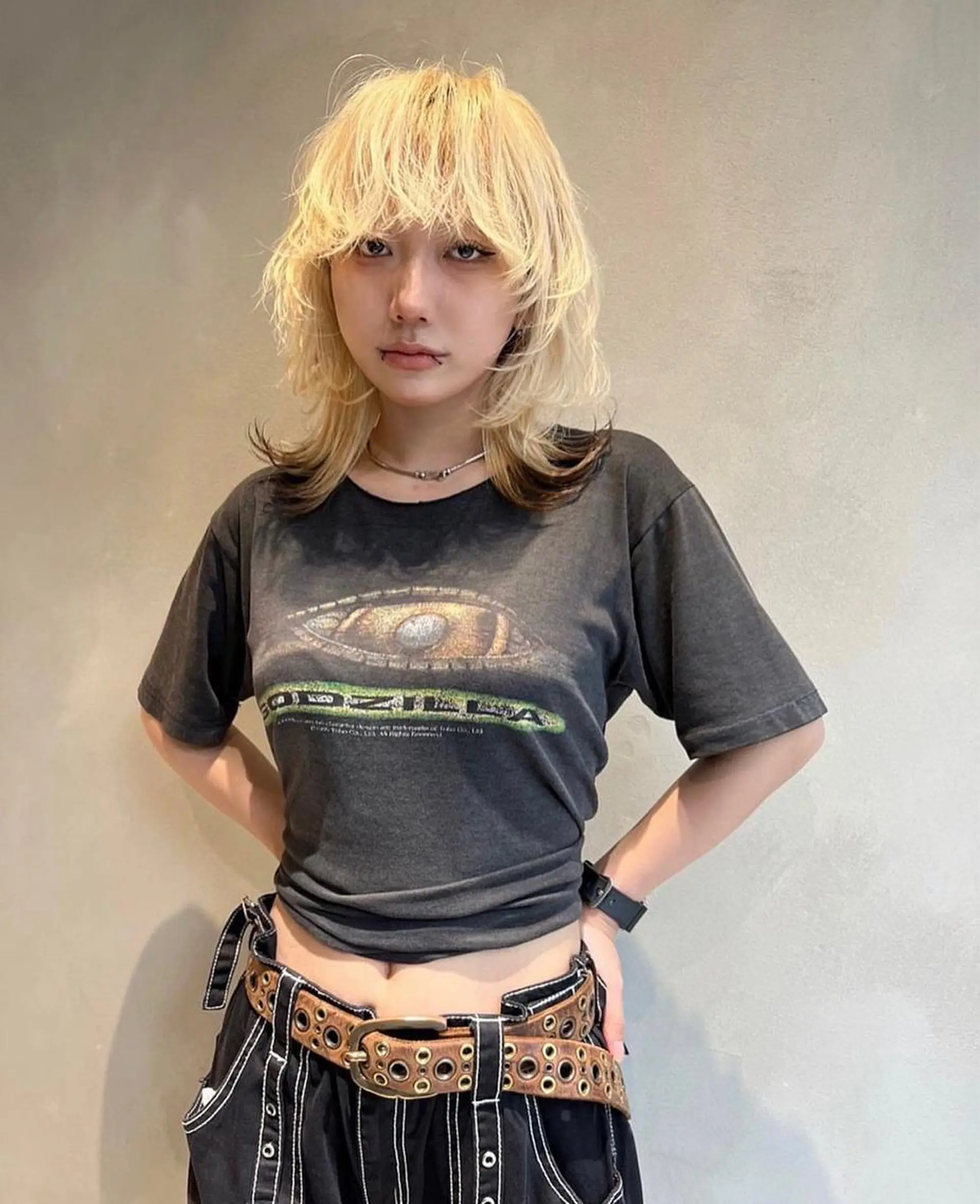 ミディアム ウルフカット ヘアカラー 梅原 大和のヘアスタイル