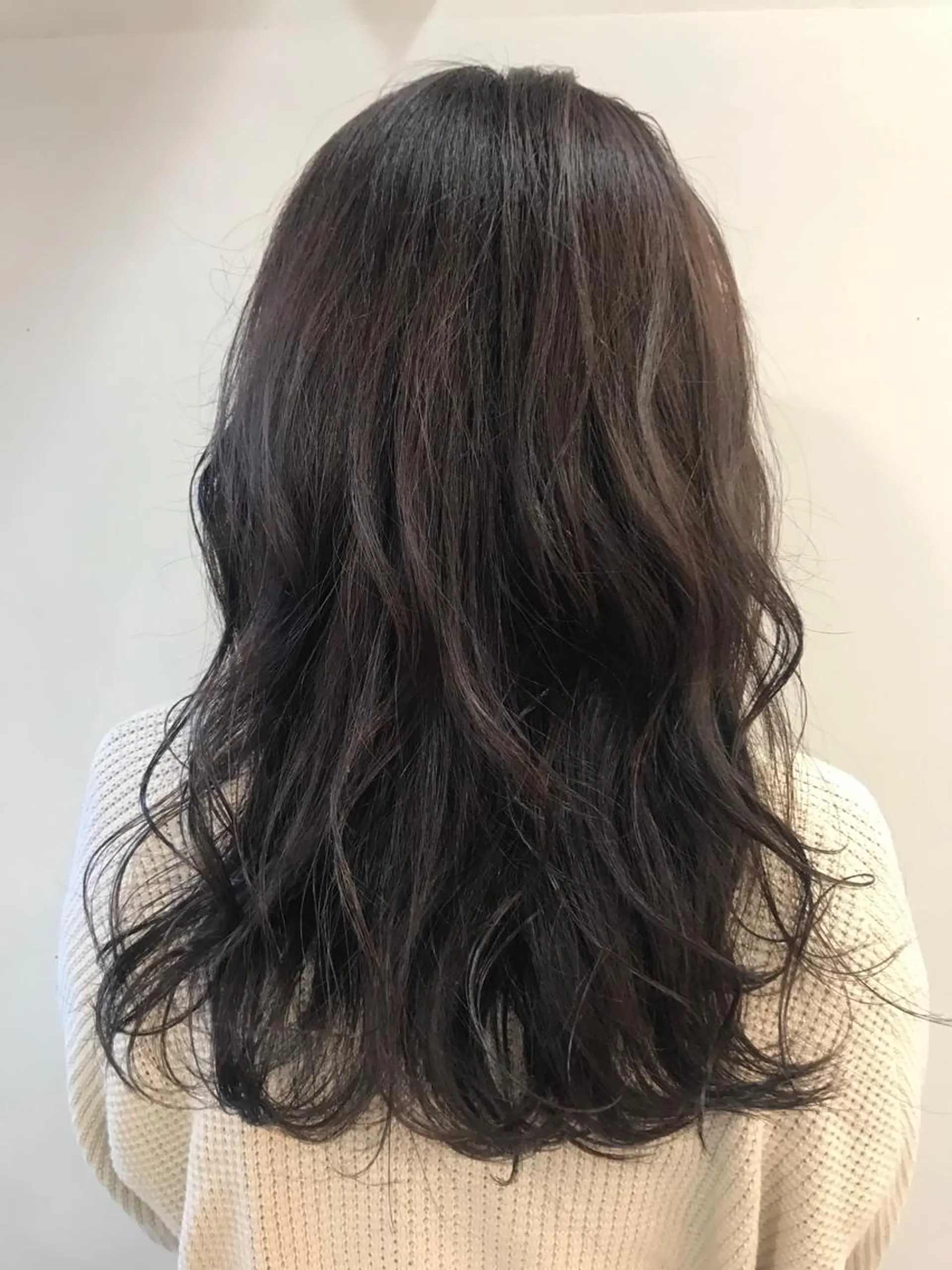 ロング アッシュ sea's所属・ヒラカホ/矢場町/ ブリーチ/似合わせのヘアスタイル