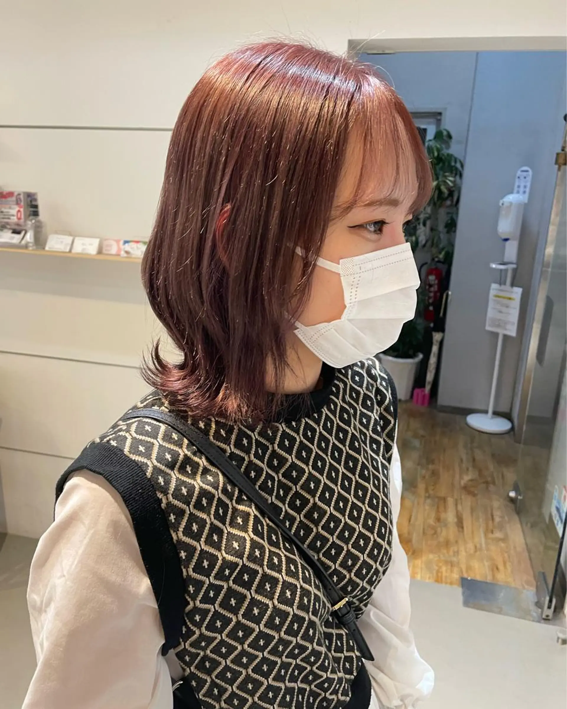 ミディアム ピンクブラウン chic  有山 美瑠のヘアスタイル