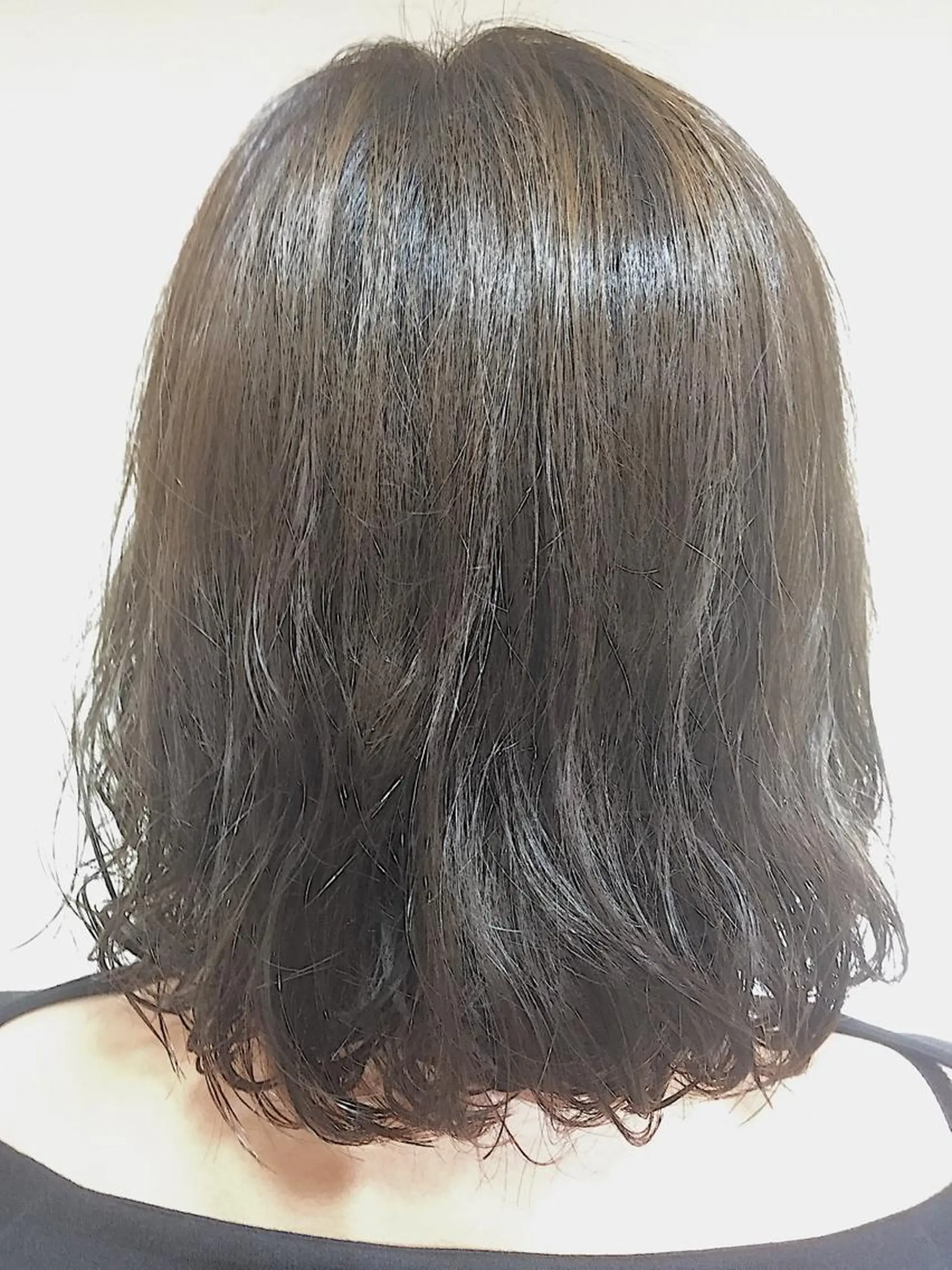 ミディアム カラー パーマ ミディアムパーマ アッシュ アッシュブラウン ブラウンカラー ダークアッシュ 可愛いを作る神 ナオヒロのヘアスタイル