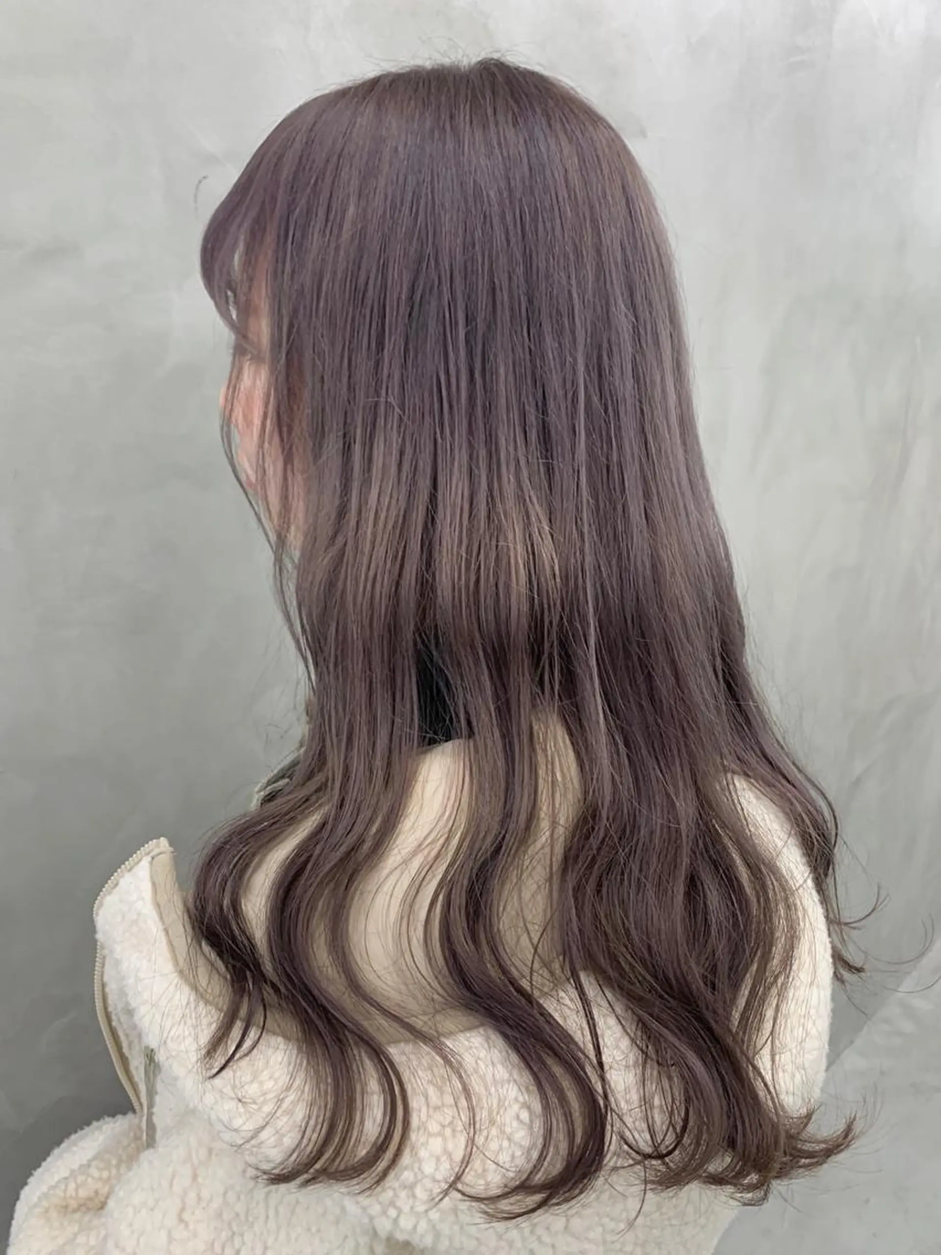 セミロング ブームボックス所属・🐝ハイトーンカラー hachi🐝のヘアスタイル