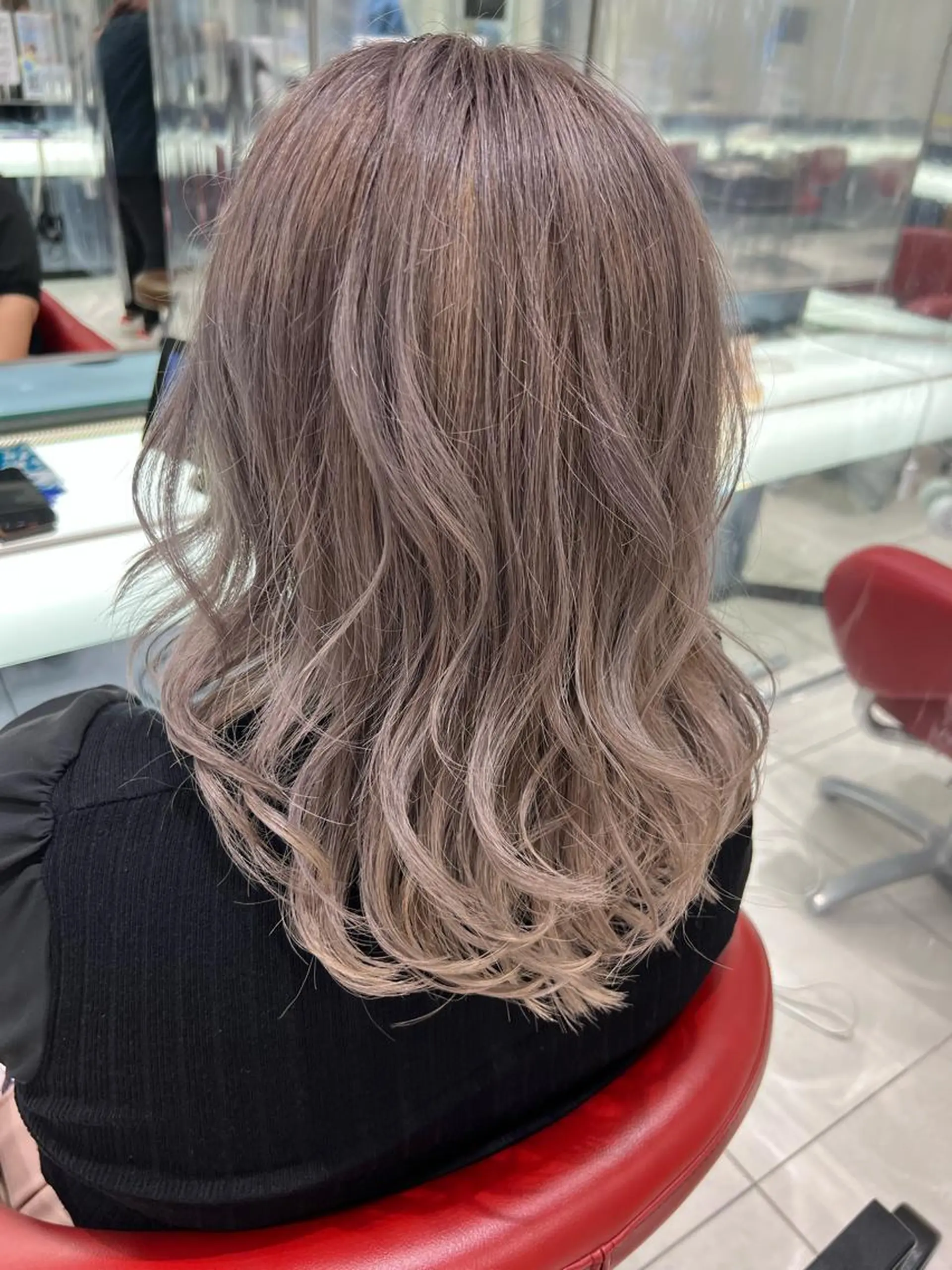 ミディアム カラー ベージュカラー ブリーチ ラベンダーカラー ラベンダーベージュ ✨髪質改善✨ 田西　基彦のヘアスタイル