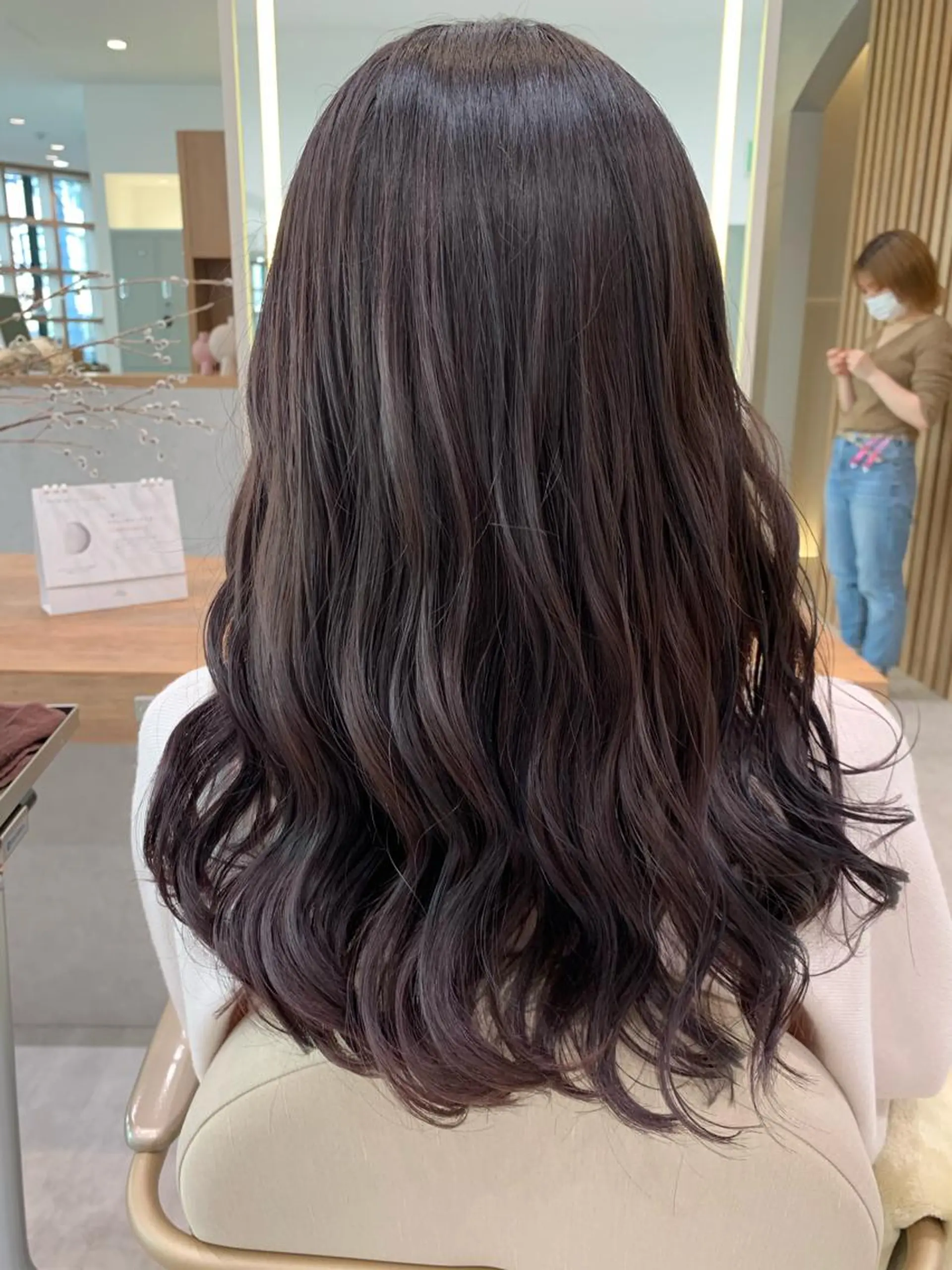 カラー アッシュ パープルアッシュ カット ヘアカラー トリートメント ヘッドスパ 近 紗理奈のヘアスタイル