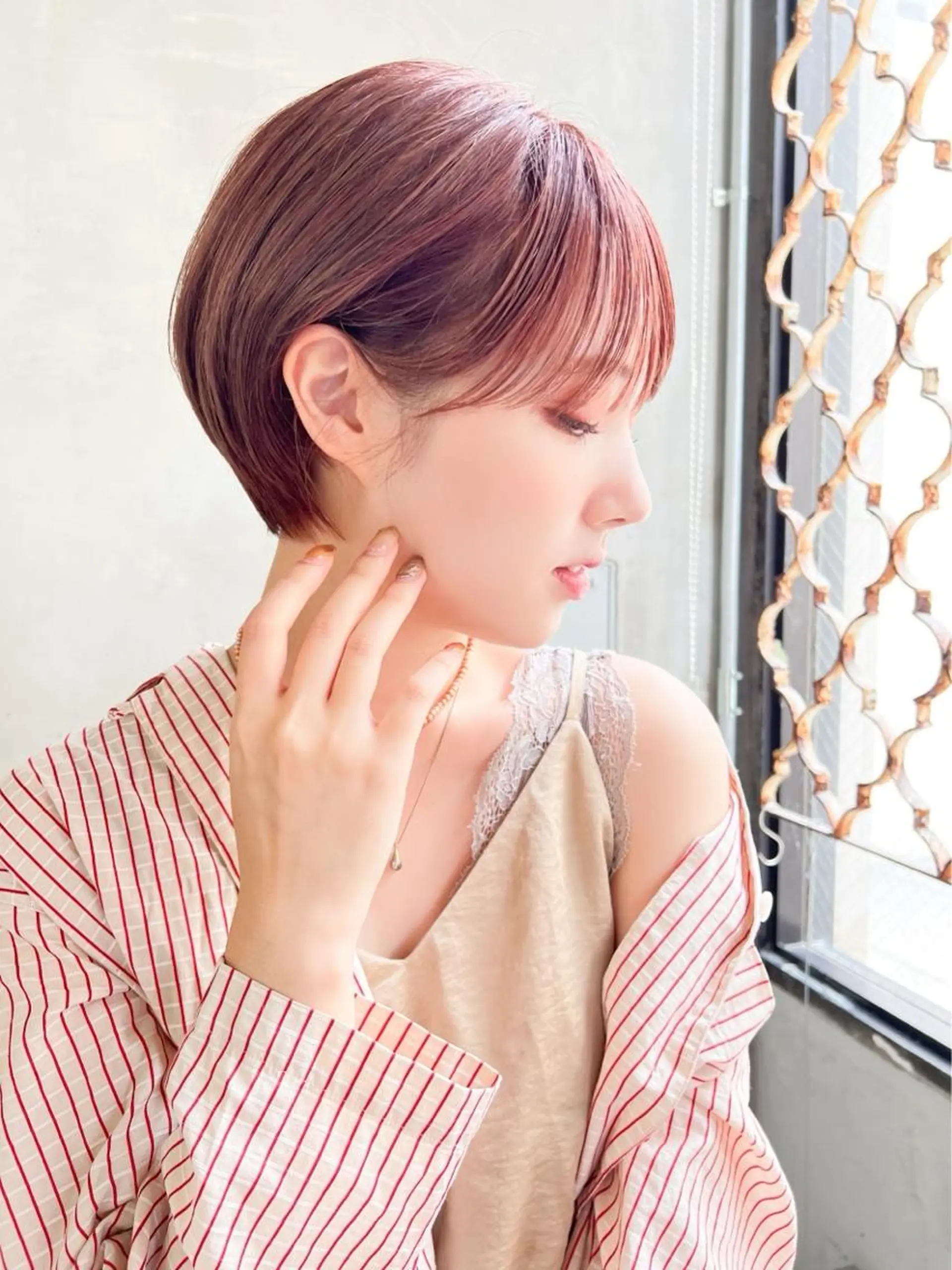 ショート カラー ヘアアレンジ カシス ピンクカラー ヘアカラー トリートメント 金子 廉のヘアスタイル