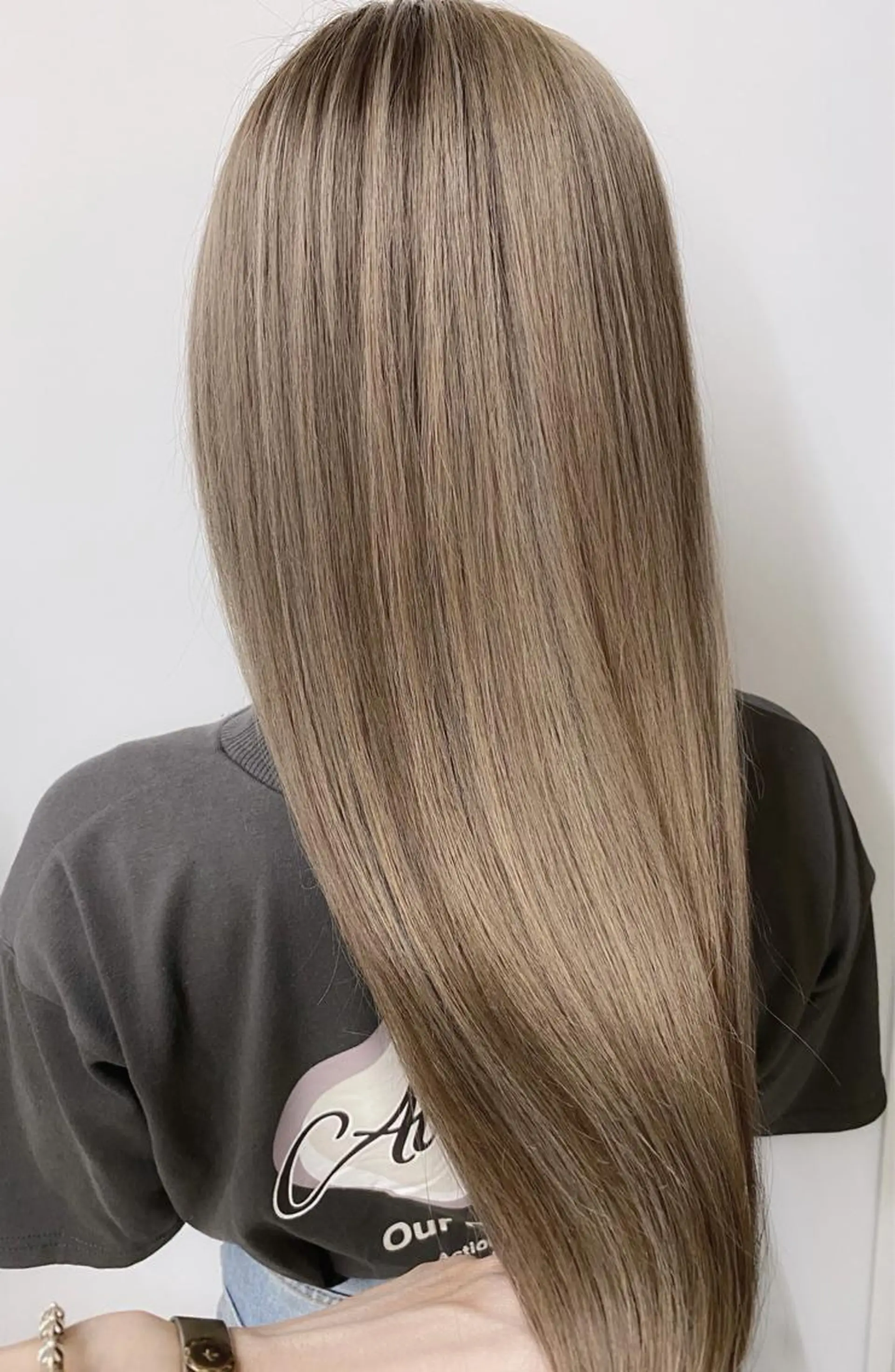 ロング カラー パーマ ヘアアレンジ バレイヤージュ ベージュカラー ブリーチ ケアブリーチ 透明感カラー カット ヘアカラー トリートメント 竹内ケンゴ🇰🇷 EIGHT藤沢のヘアスタイル