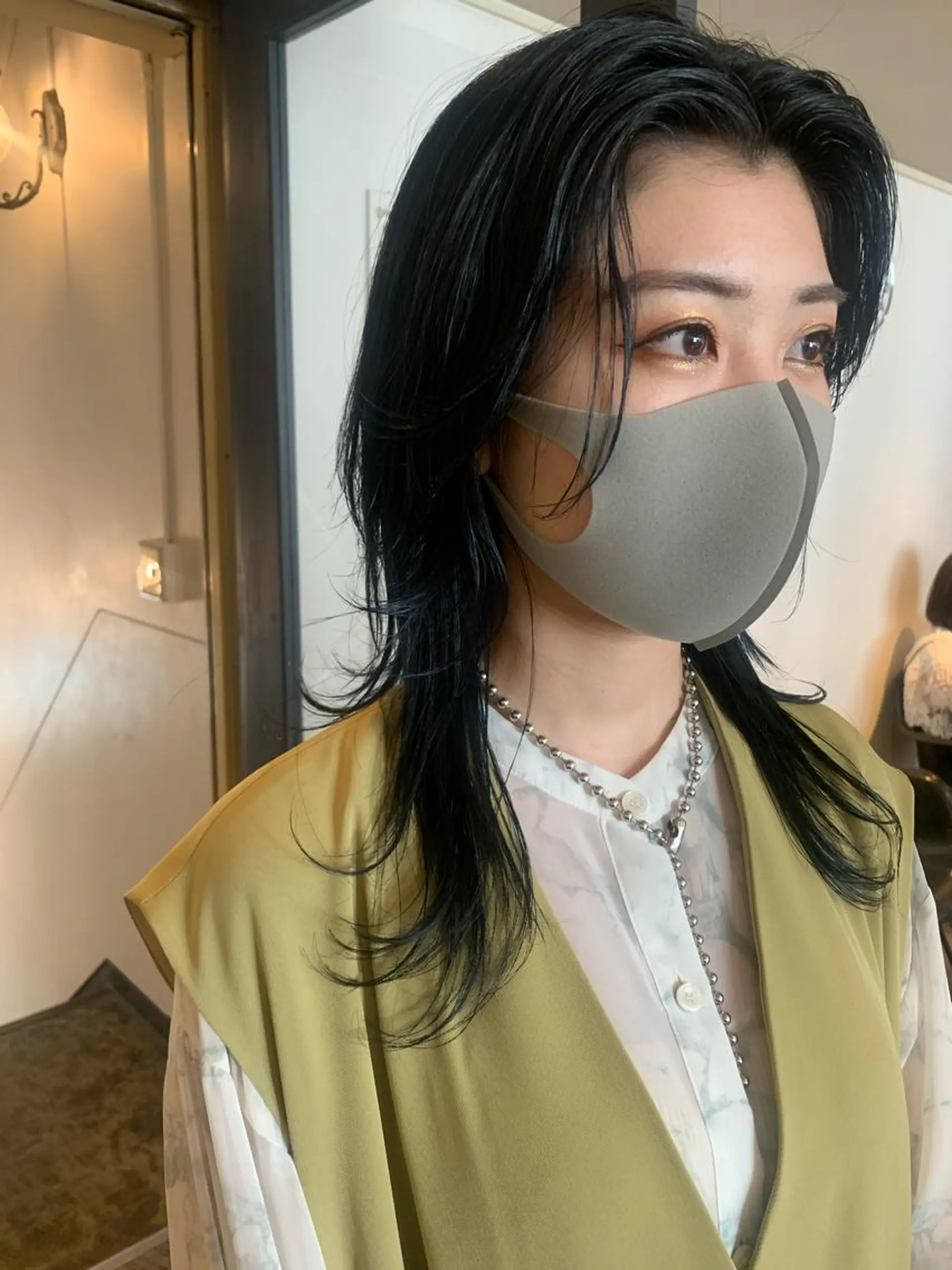 ロング カラー パーマ ヘアアレンジ メンズ キッズ ネイル マツエク・マツパ ロングレイヤー センターパート メンズウルフカット アディクシーカラー 黒髪 SALOWIN梅田茶屋町店所属・ウルフレイヤーカット /チヒロのヘアスタイル