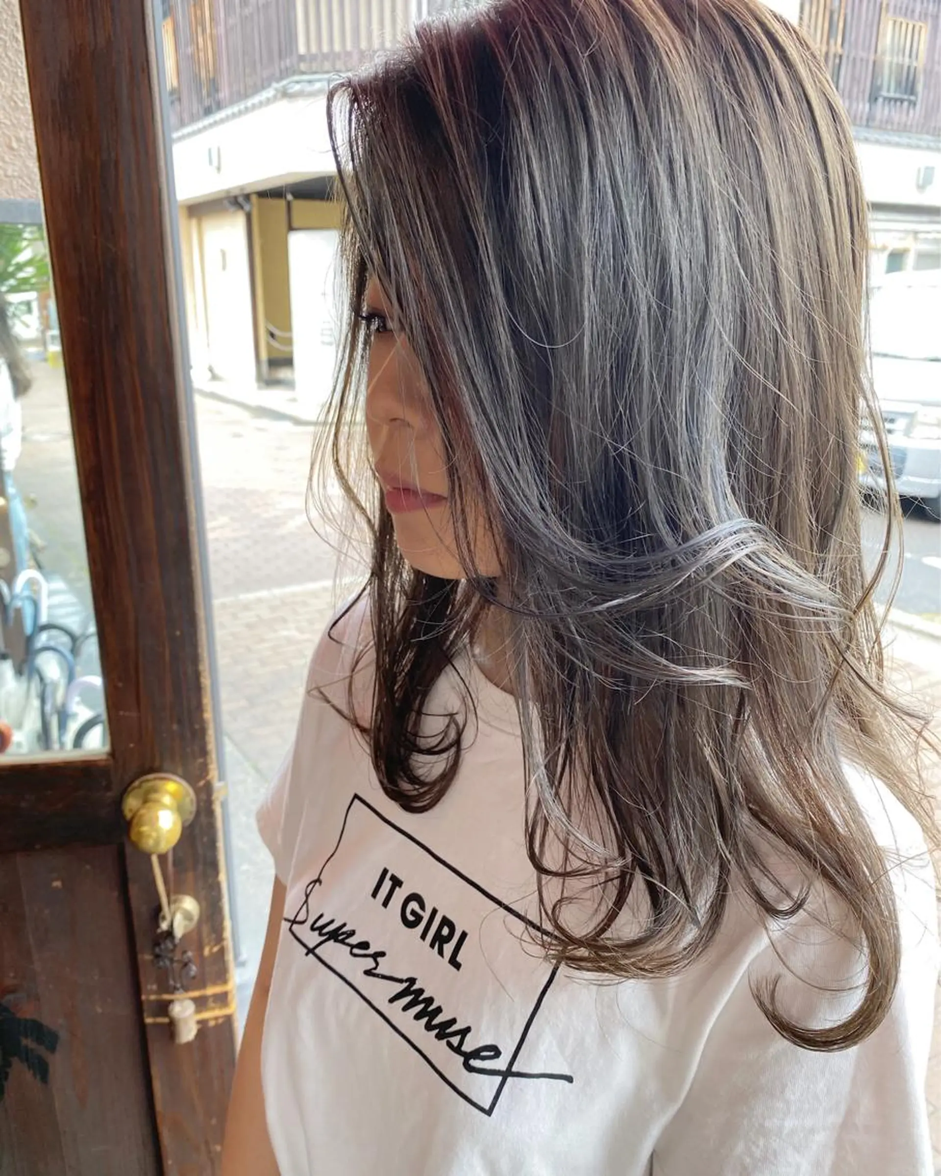 セミロング カラー グレージュ ヘアカラー 玉木 育実のヘアスタイル