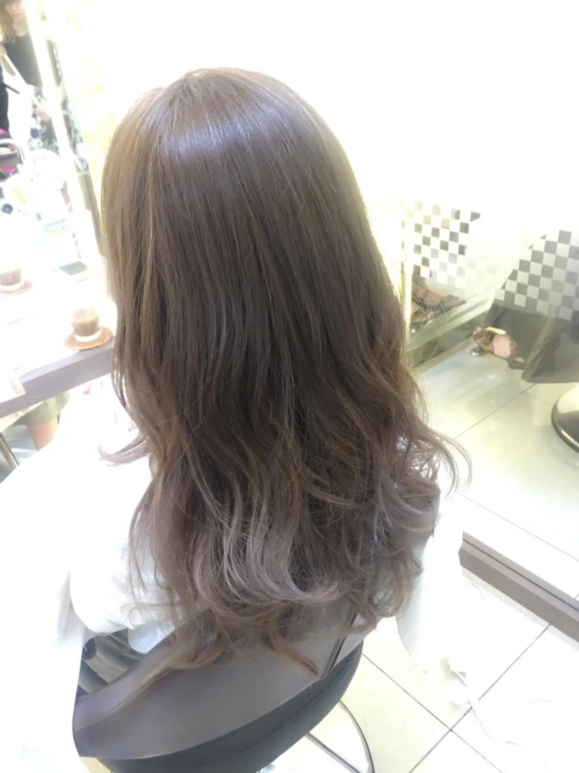 セミロング ill【イル】天神西通り店所属・髪質改善縮毛矯正/暖 色カラー/ウエダカナのヘアスタイル