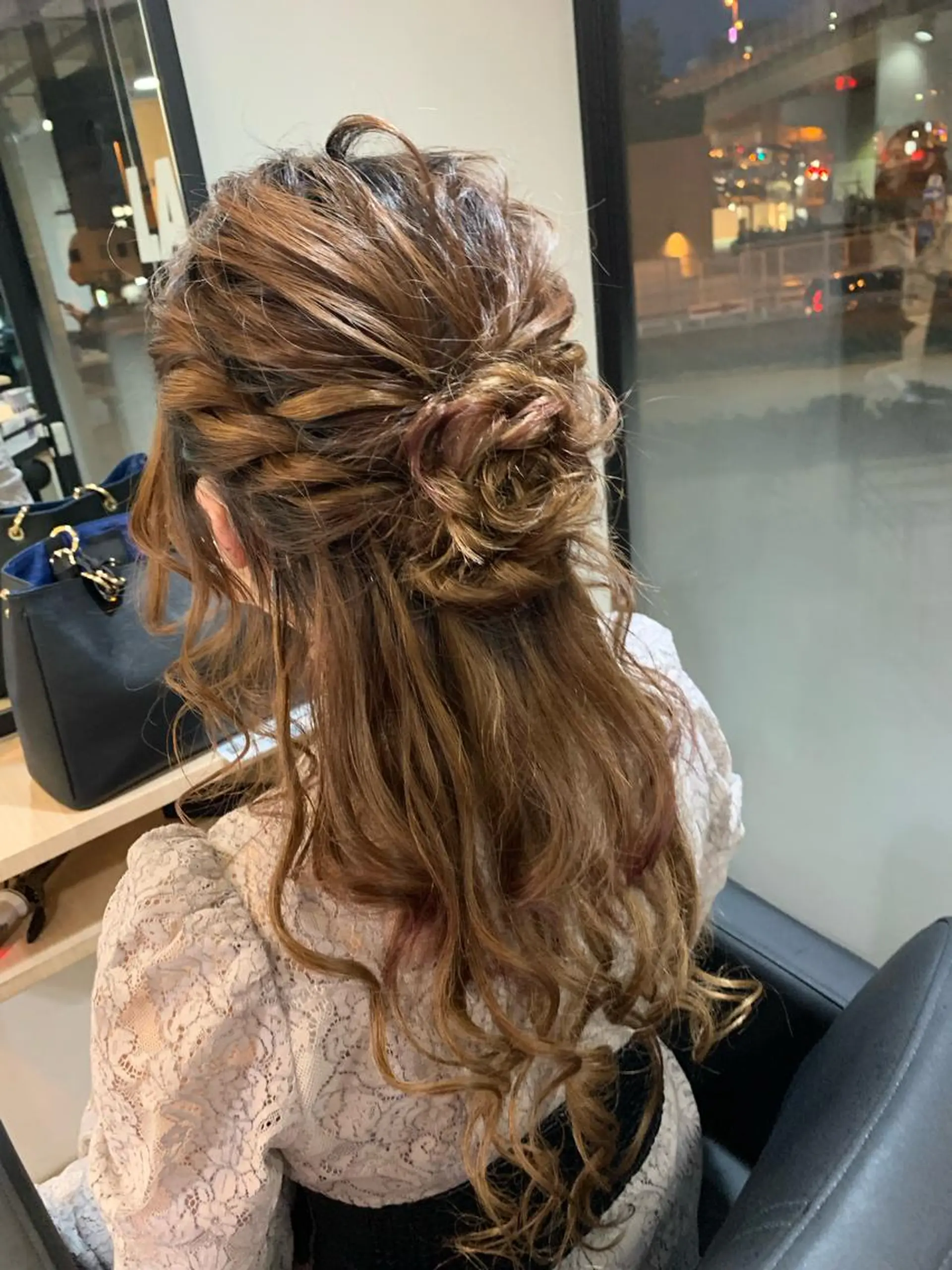 セミロング ヘアアレンジ ハーフアップ alpha. カラーエクステ下妻のヘアスタイル