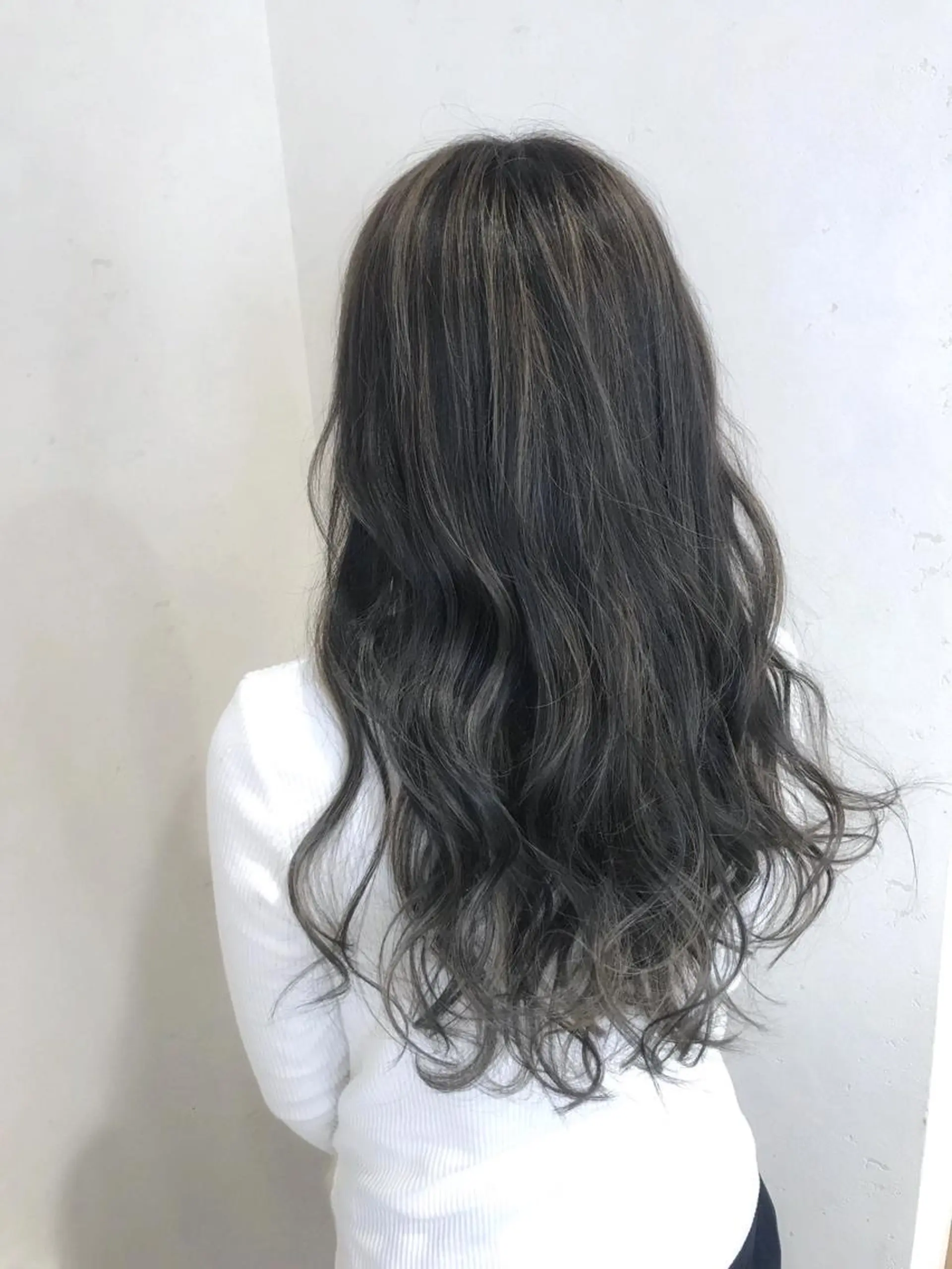 ロング カラー パーマ ヘアアレンジ アディクシーカラー ダークグレー ダークグレージュ グレージュ ヘアカラー filo byFeria渋谷所属・縮毛矯正/美髪 髪質改善/石田幸輔のヘアスタイル