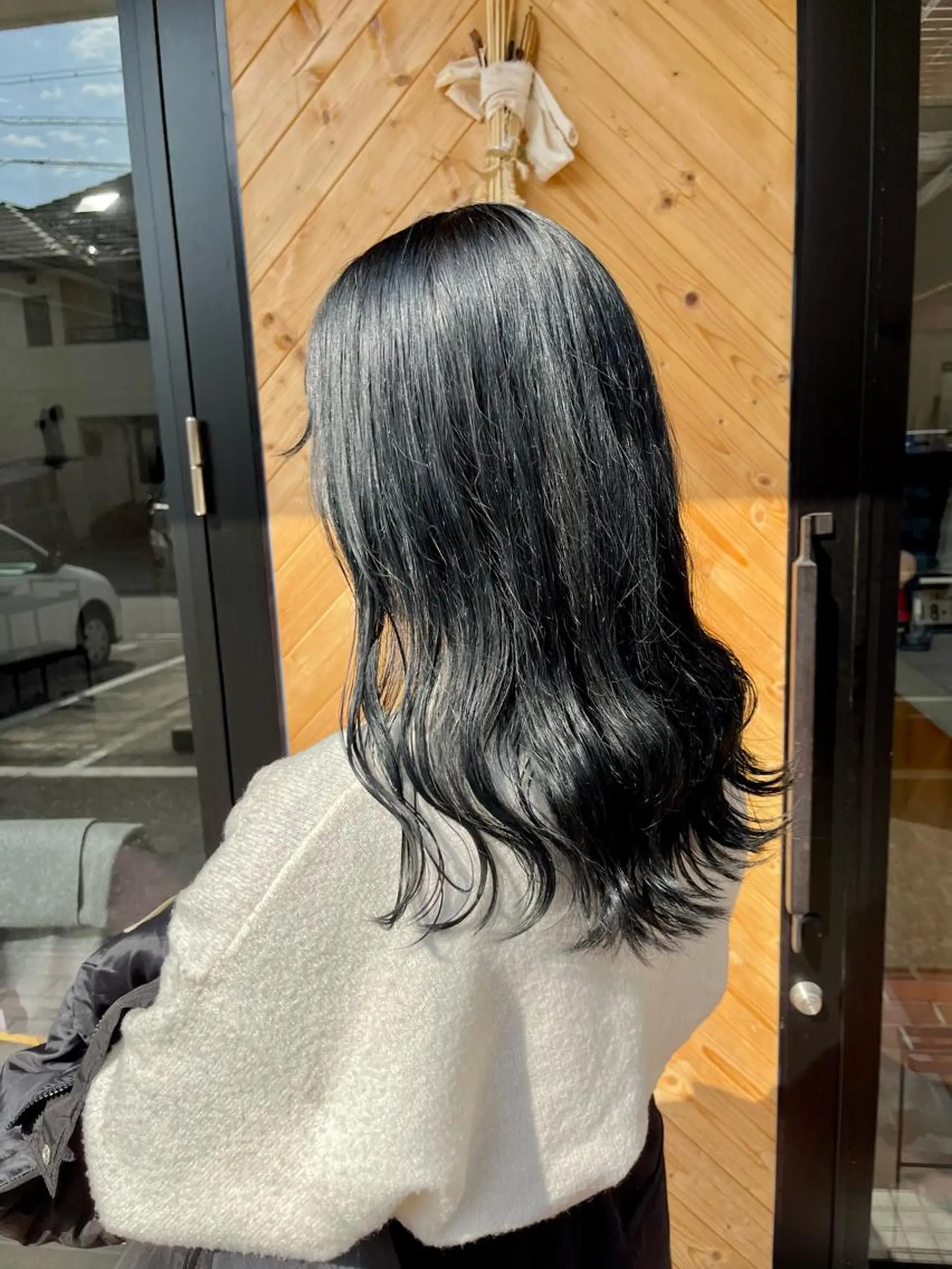 セミロング アイスグレージュ ヘアカラー トリートメント 丹田 龍輔のヘアスタイル