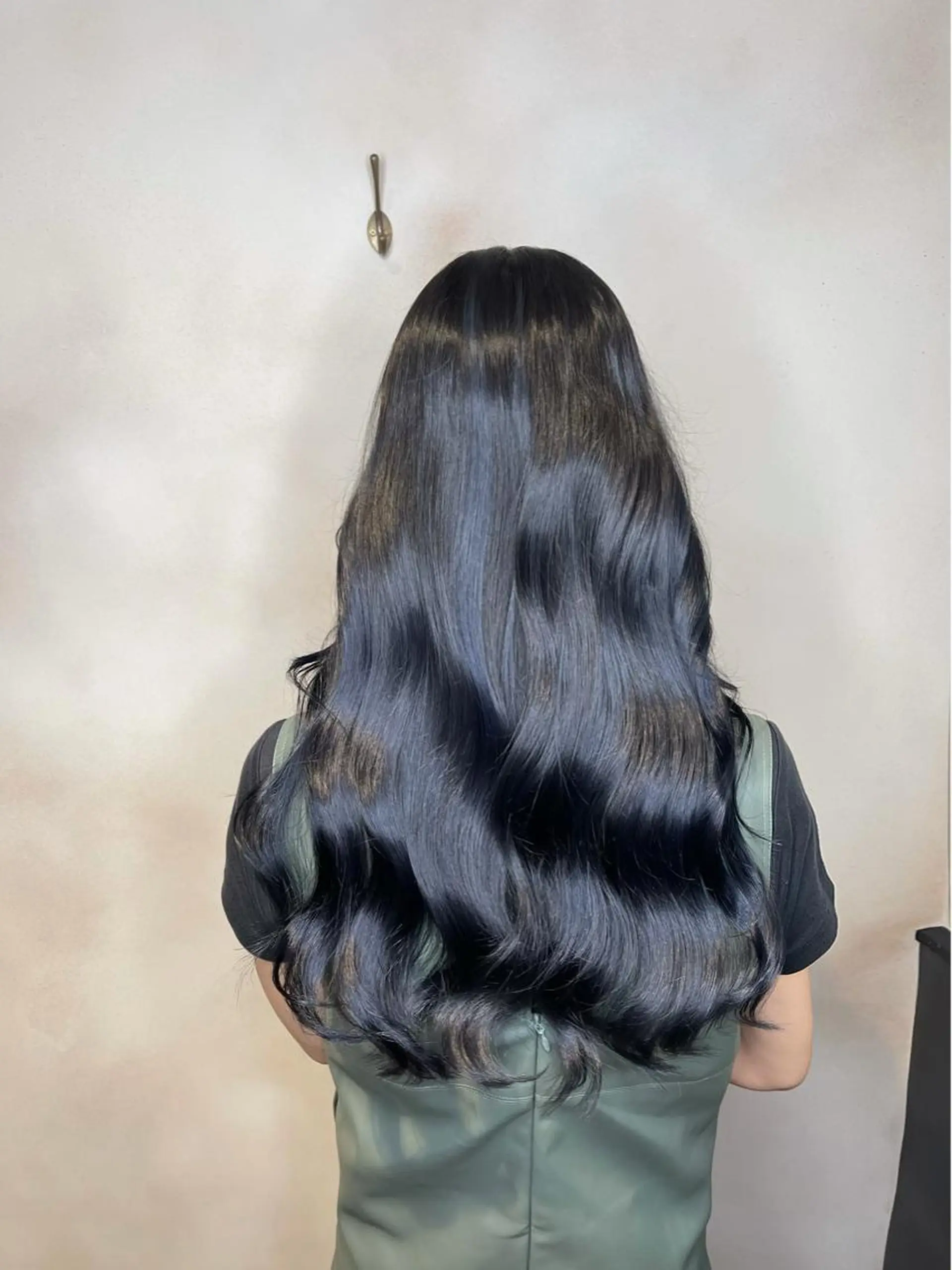 ロング カラー 黒髪 ブルーカラー ブルーブラック 泉 堅也のヘアスタイル