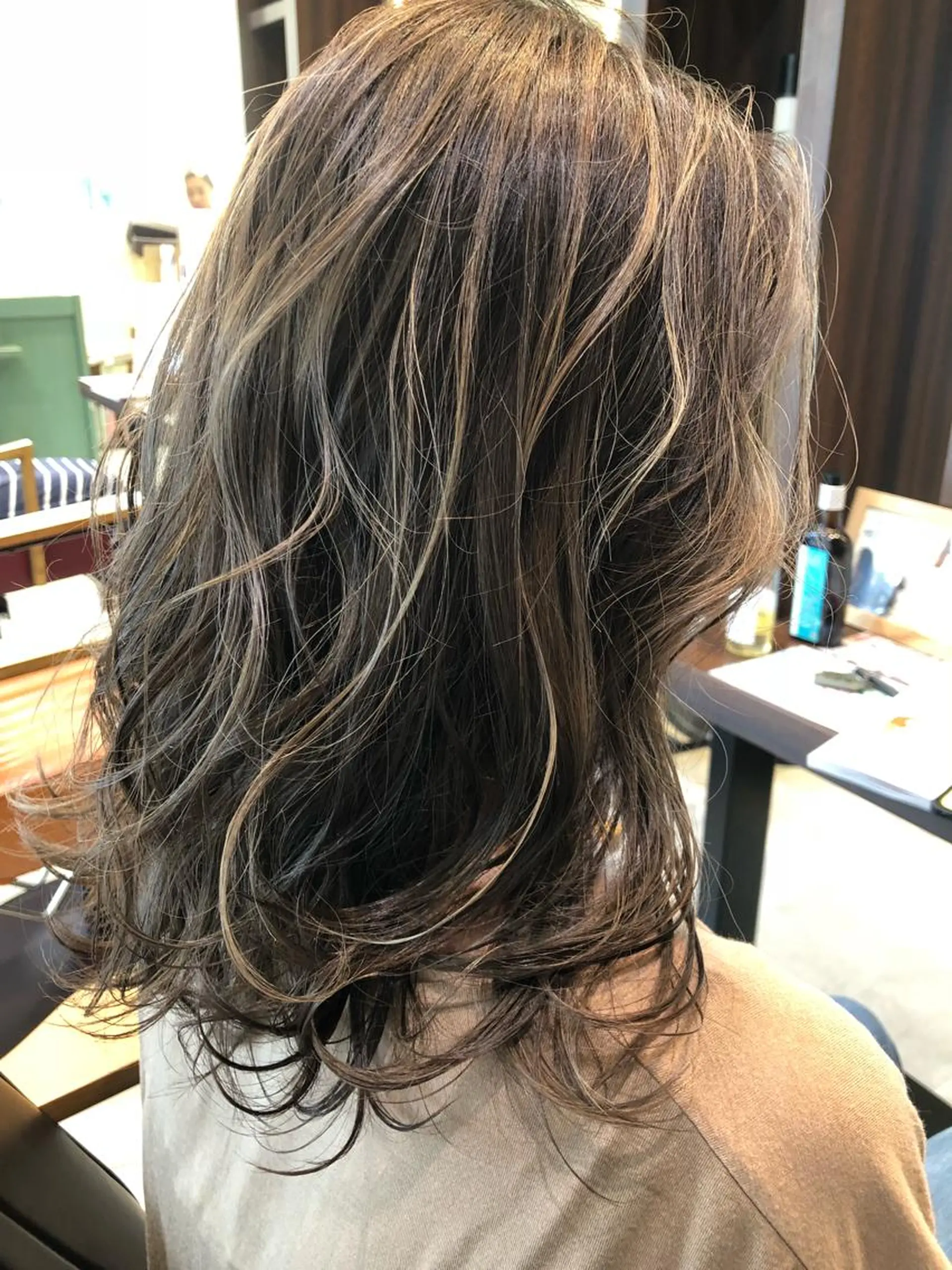 セミロング カラー グレージュ ヘアカラー 松本 明日可のヘアスタイル