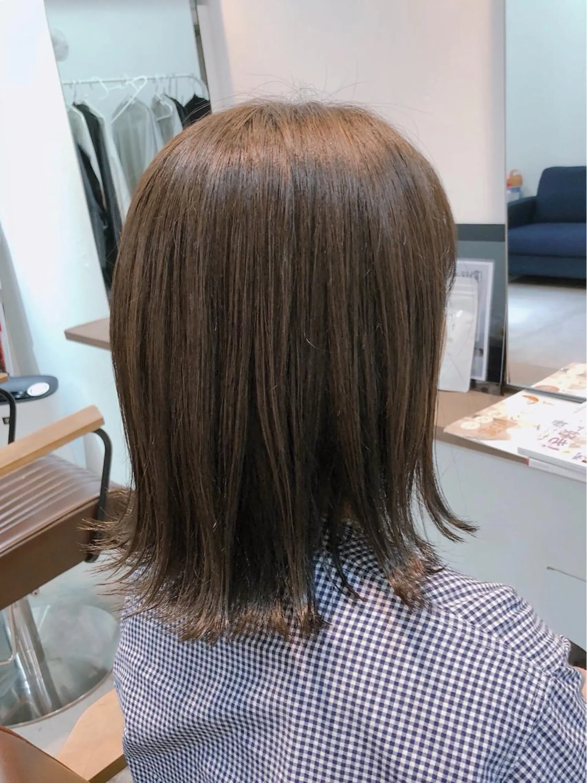 ミディアム カラー アッシュ ダークグレー ボブ 外ハネヘア ヘアカラー トリートメント 村田 幸穂のヘアスタイル