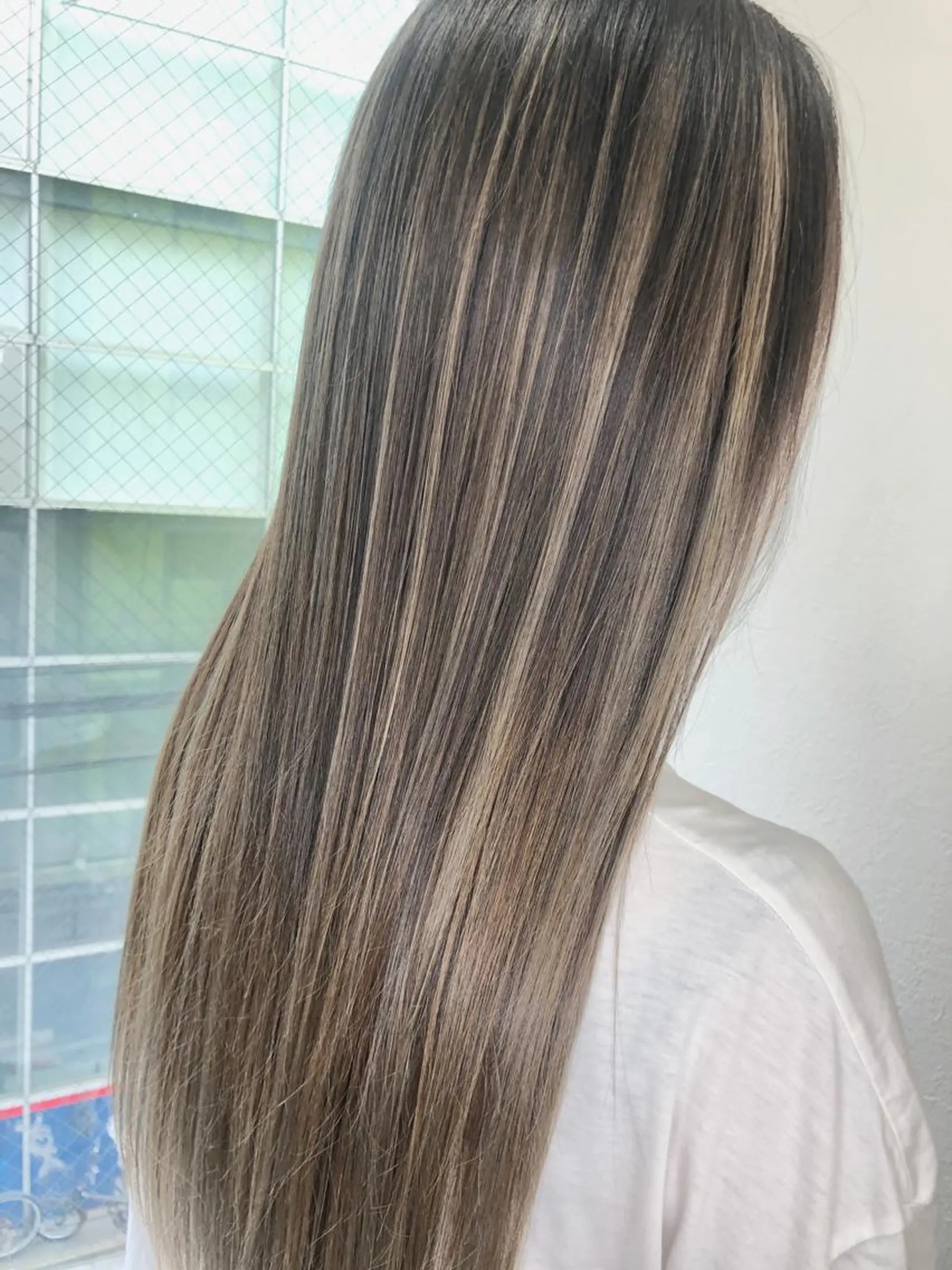 ロング カラー アディクシーカラー バレイヤージュ ベージュカラー ブリーチ ケアブリーチ ito. ブリーチ/髪質改善のヘアスタイル