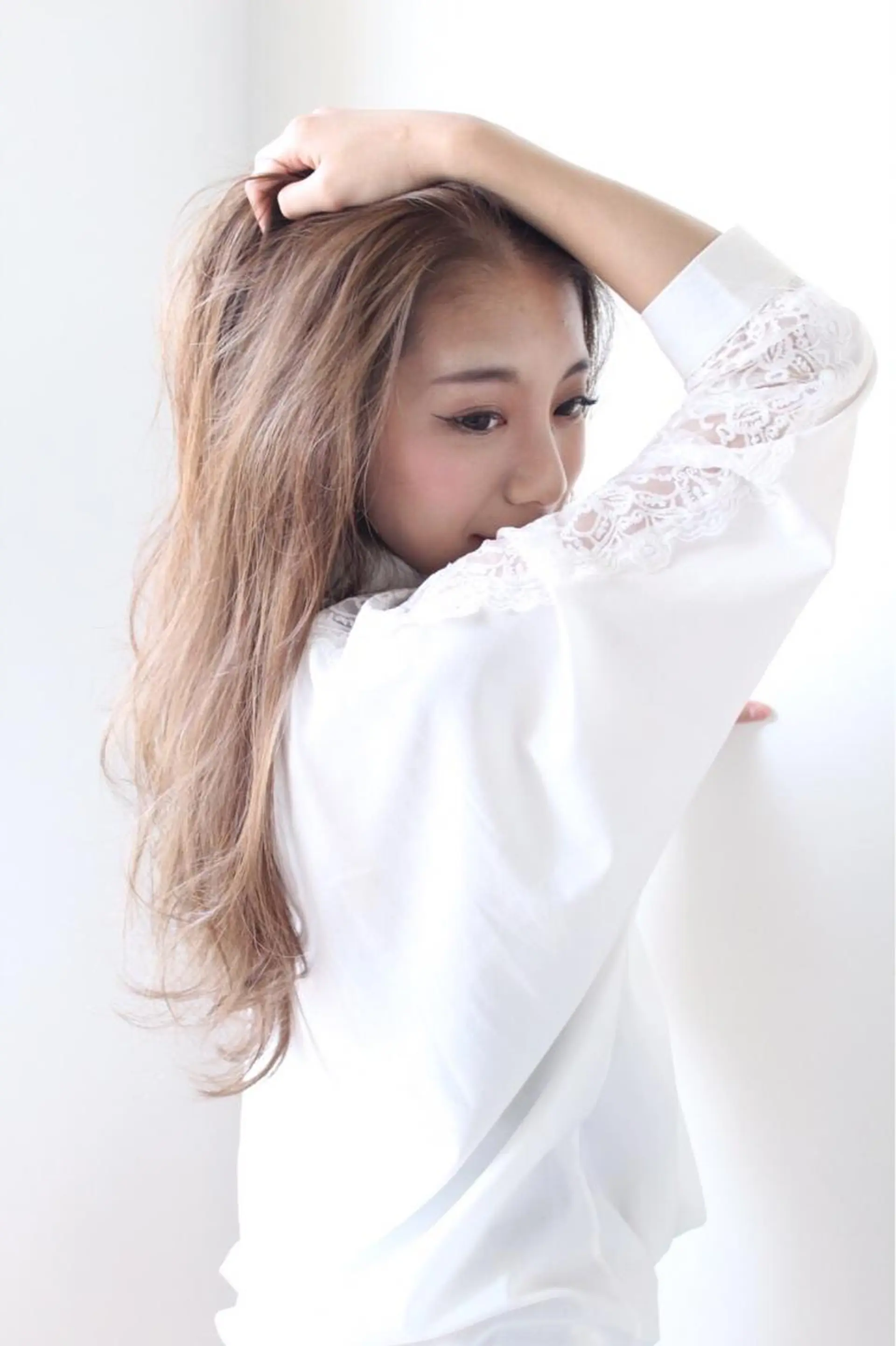 セミロング ハイライト hair room .red by NYNY所属・土井 浩輔のヘアスタイル