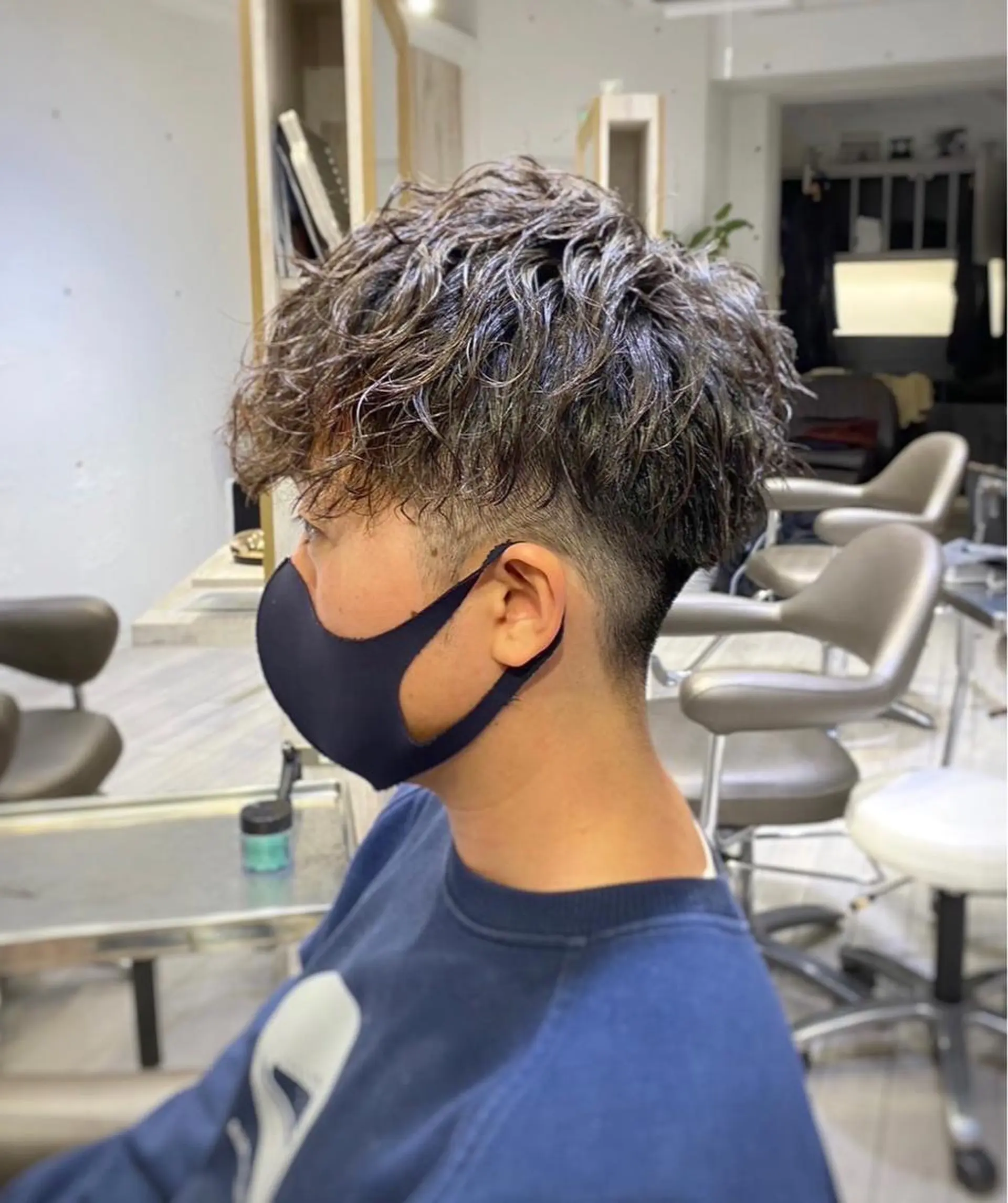 ミディアム パーマ メンズ ミディアムパーマ メンズパーマ スパイラルパーマ 岡本 勇輝のヘアスタイル