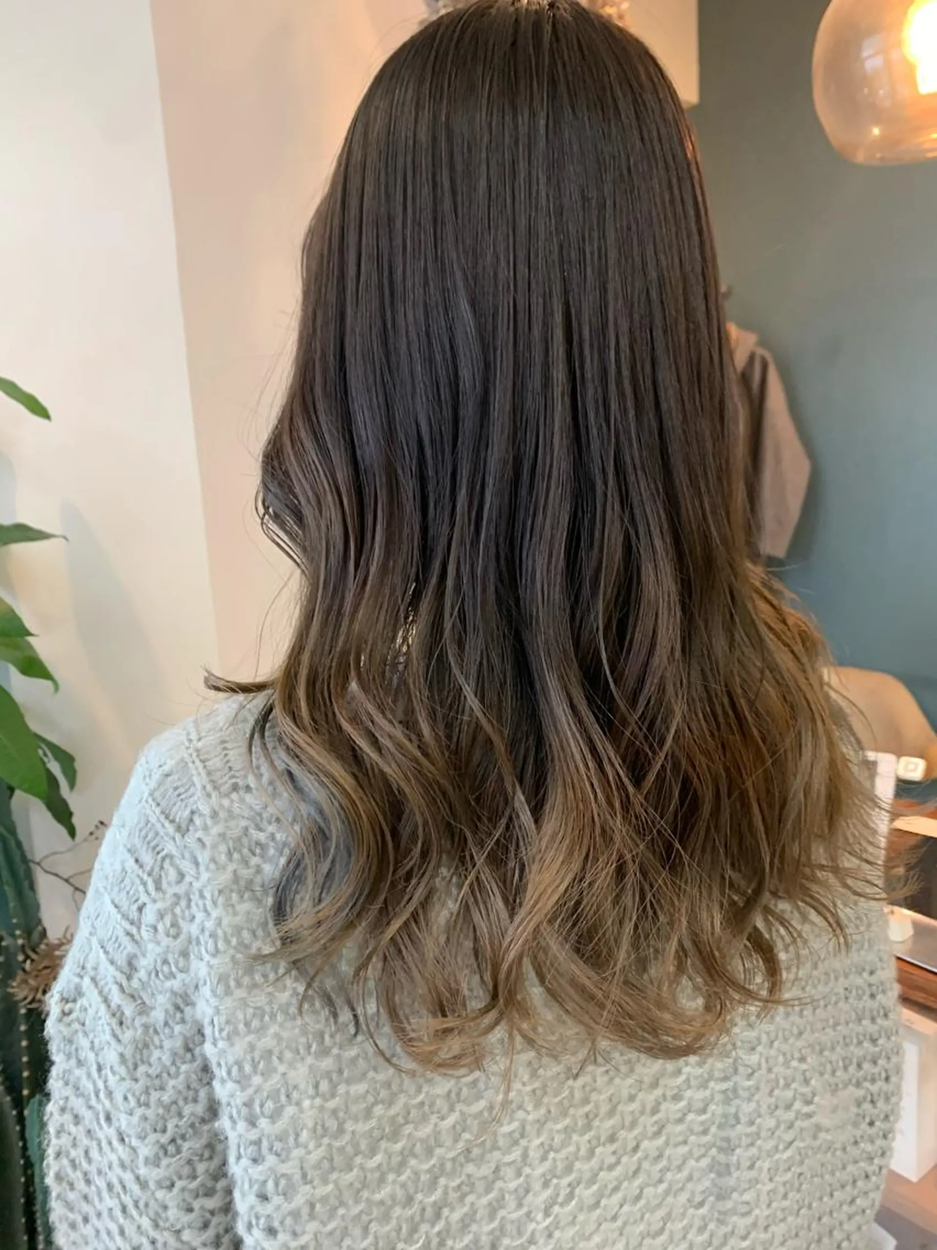 セミロング カラー バレイヤージュ ベージュカラー ブリーチ グラデーションカラー ブリーチなしカラー 中目黒🌼 🌼ハナのヘアスタイル