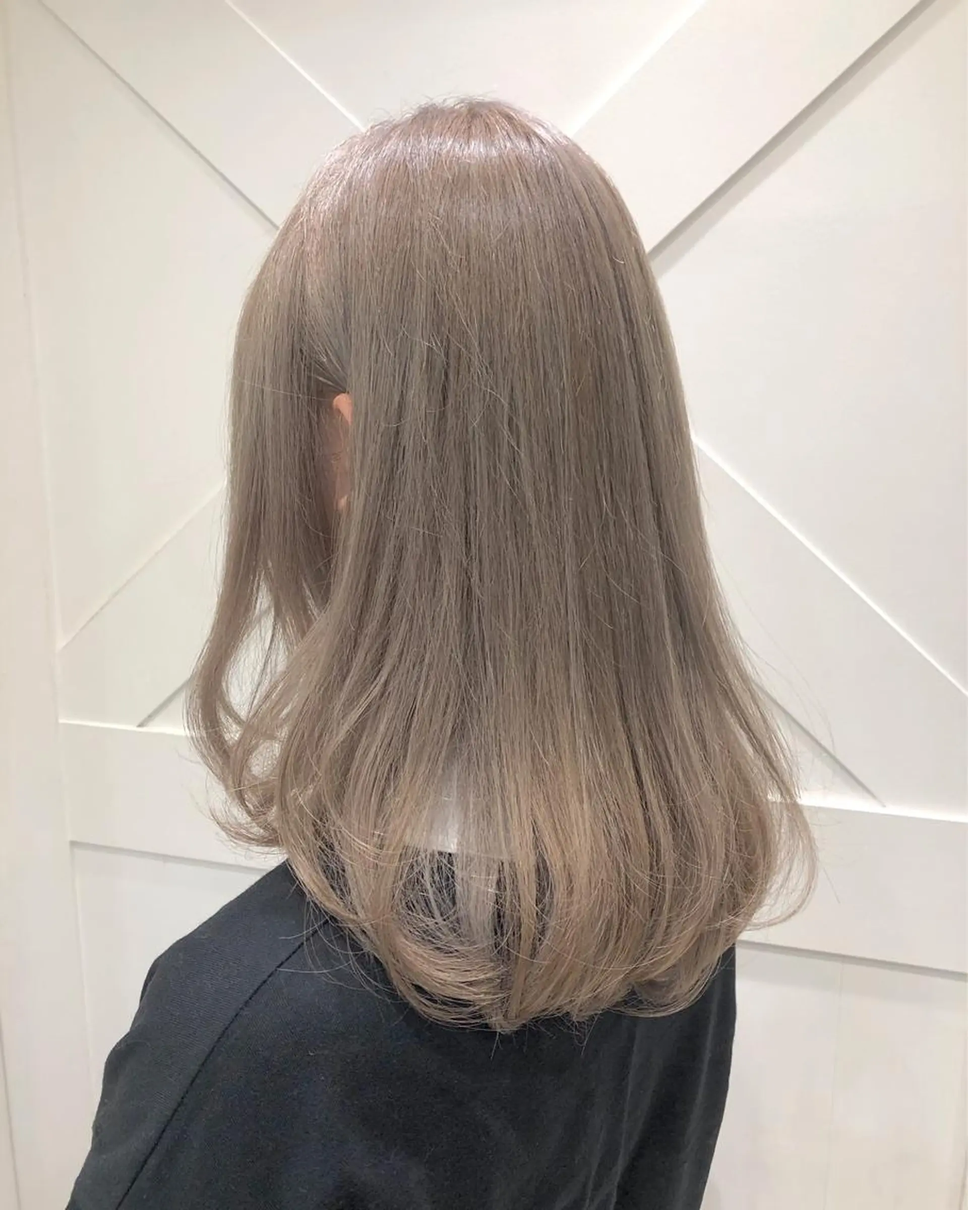 ロング カラー ベージュカラー ブリーチ 透明感カラー ミルクティーベージュ 月100人以上 髪質改善施術｜谷口のヘアスタイル