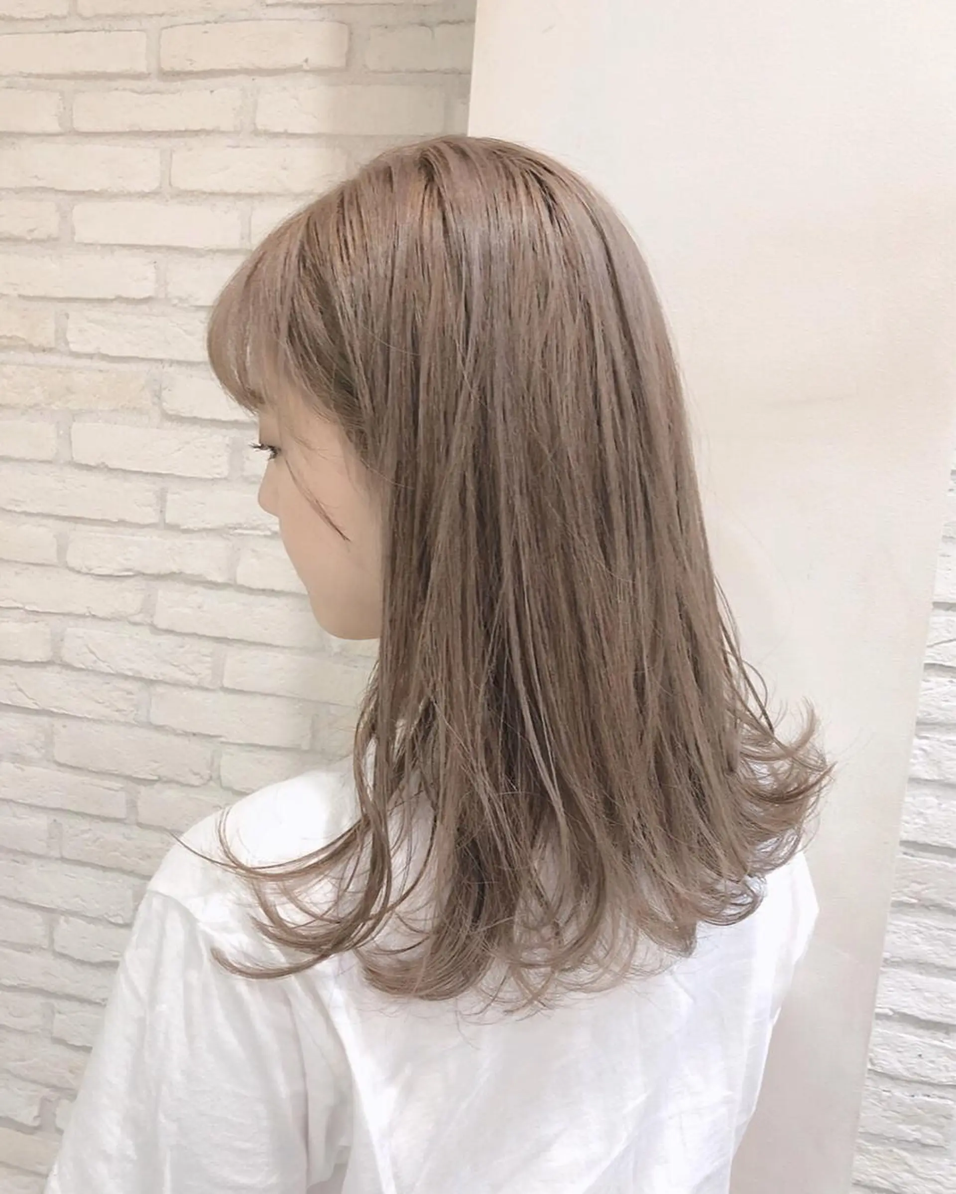 セミロング カラー ブリーチ HAUS 片山みほのヘアスタイル