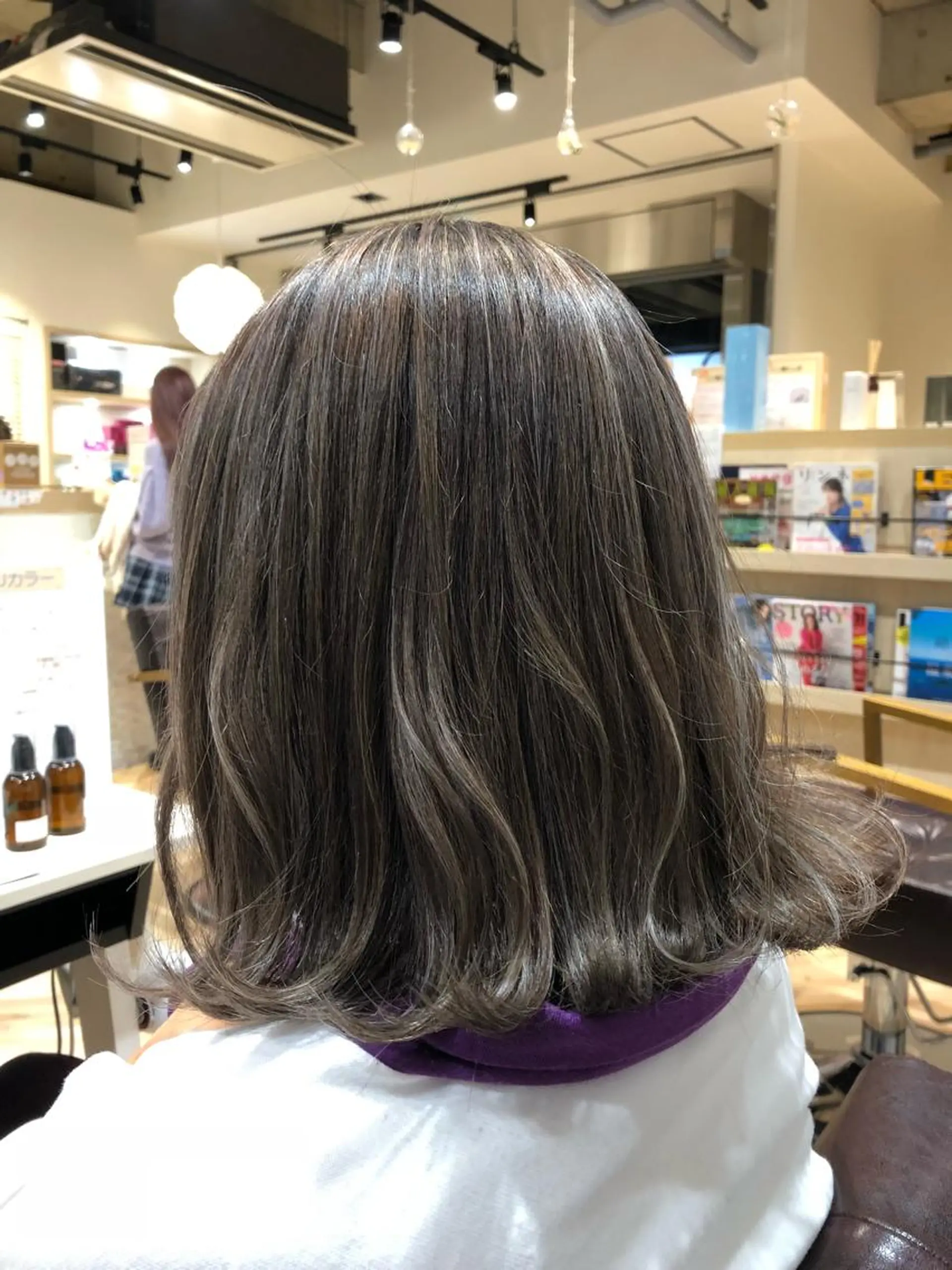 カラー ハイライトカラー 伊東 彩花のヘアスタイル