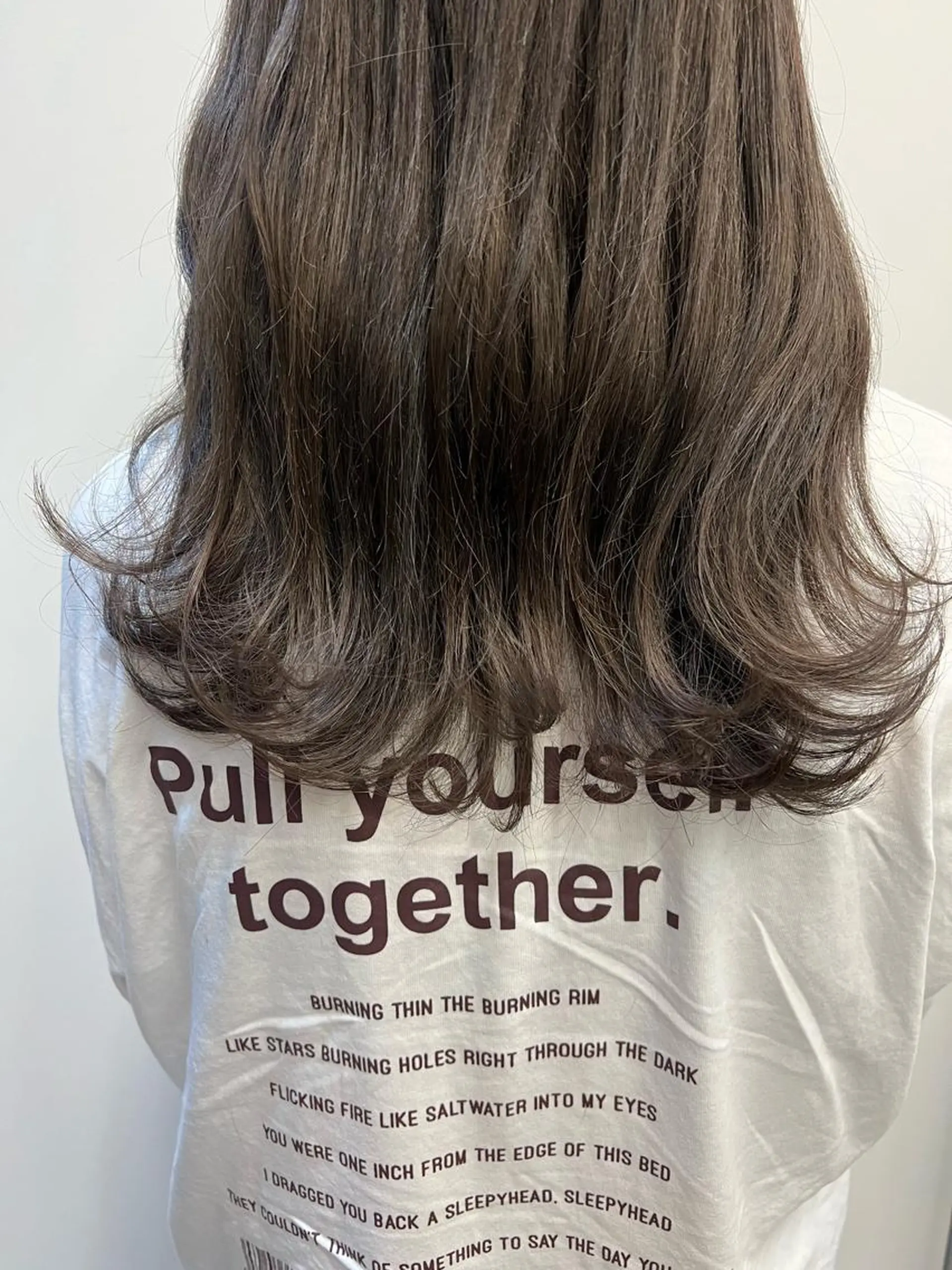 ミディアム 岸田 莉奈のヘアスタイル